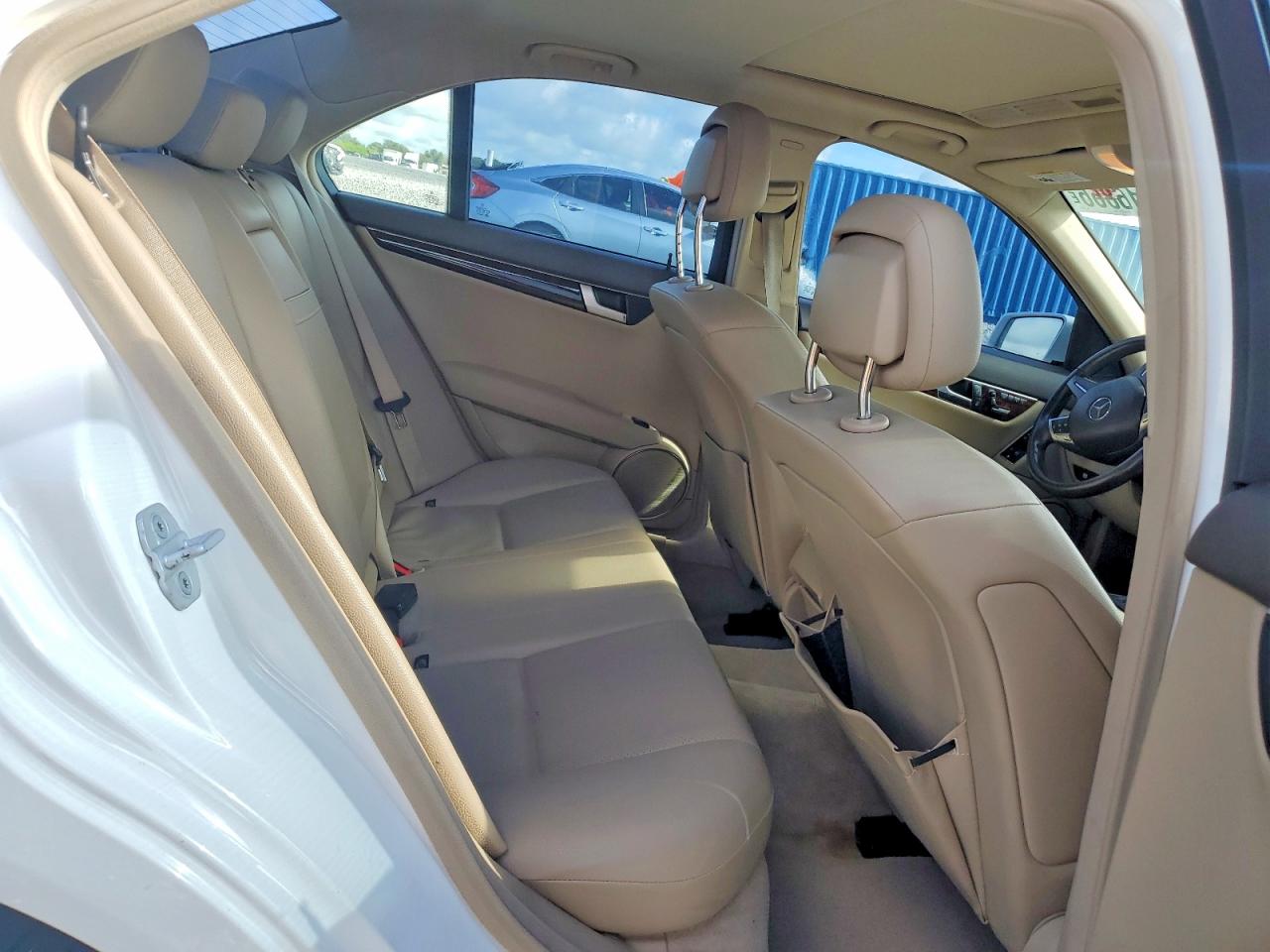 2014 Mercedes-benz C 300 4matic White vin: WDDGF8AB7EG180514