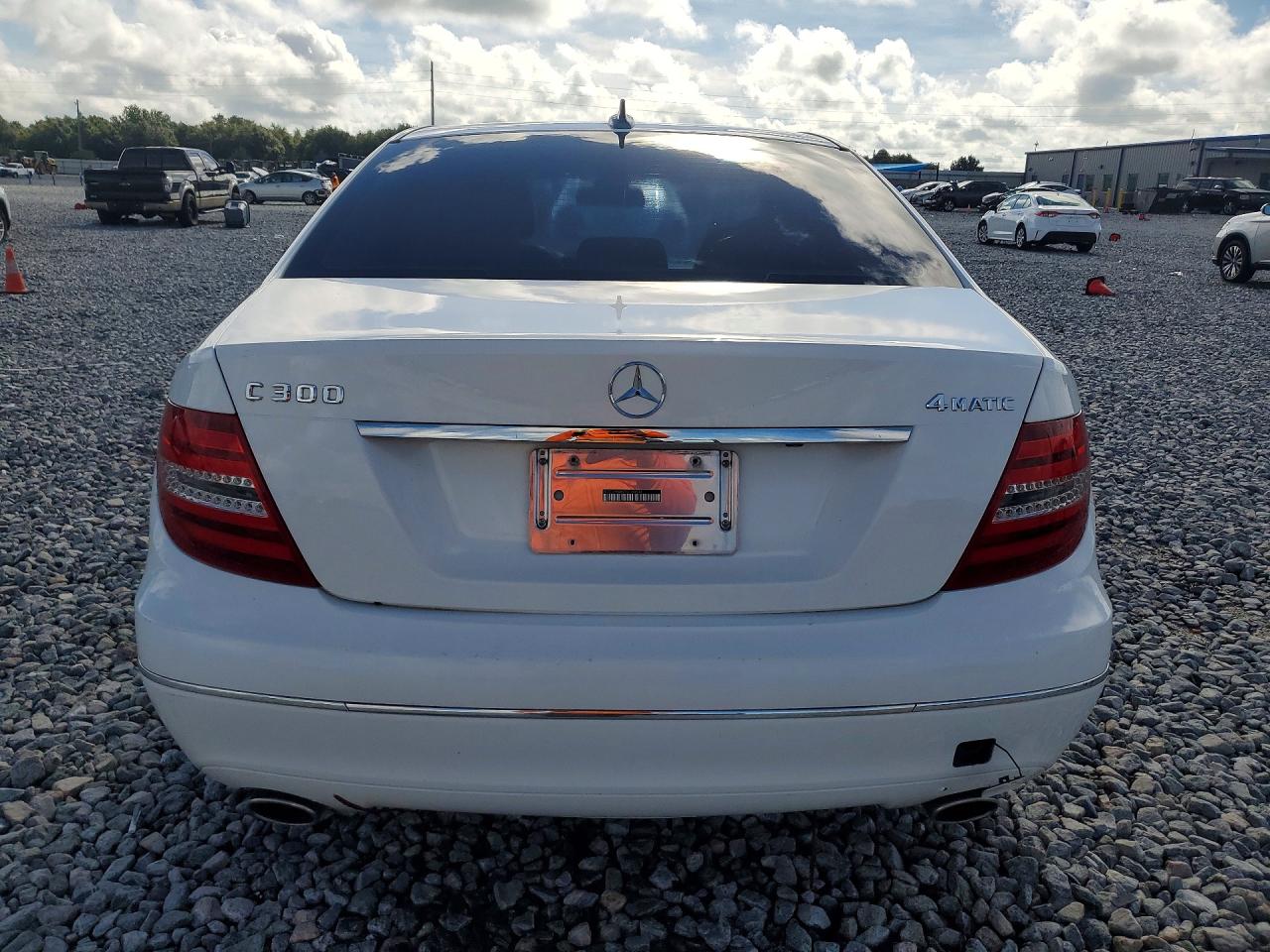 2014 Mercedes-benz C 300 4matic White vin: WDDGF8AB7EG180514