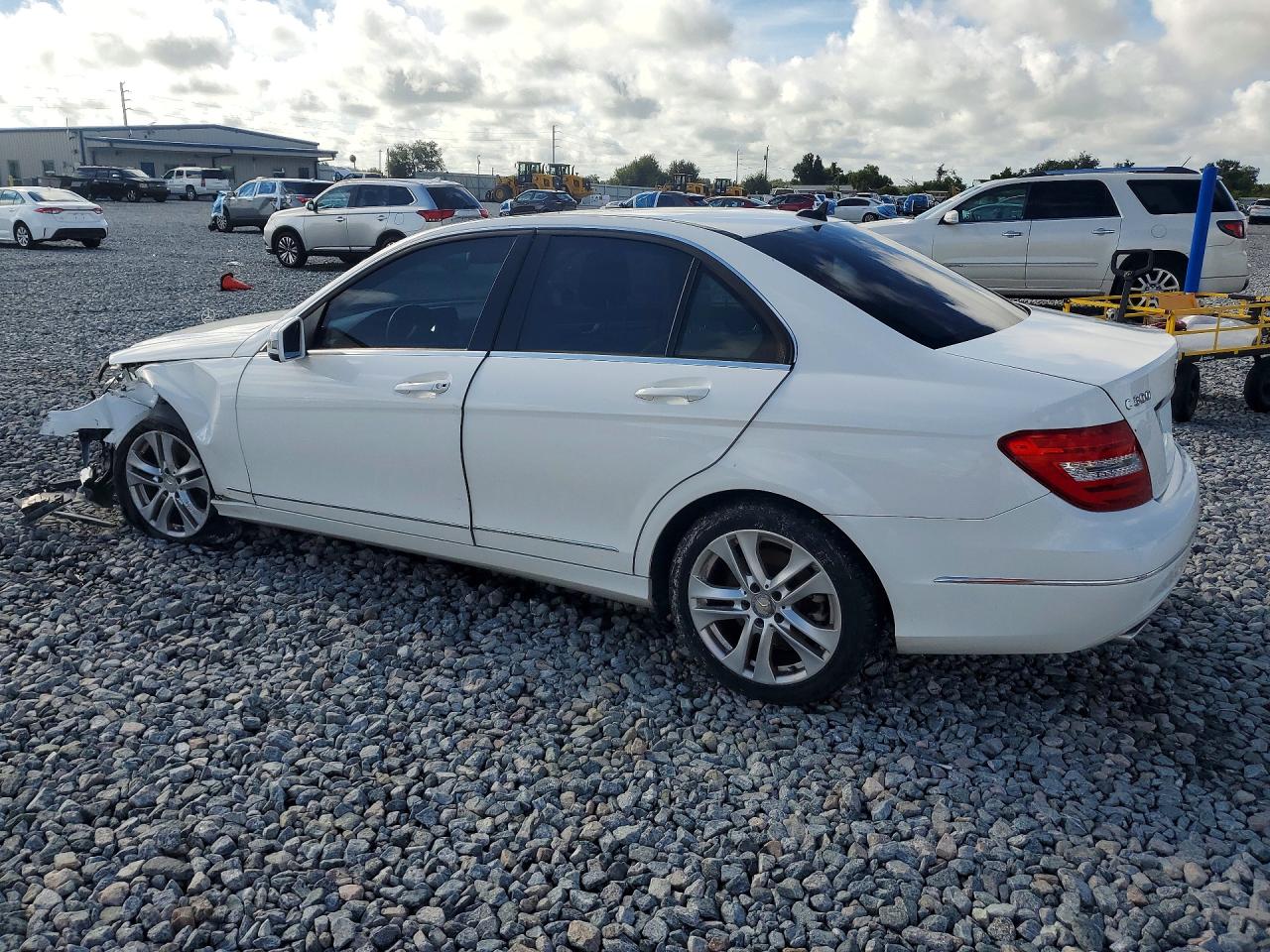 2014 Mercedes-benz C 300 4matic White vin: WDDGF8AB7EG180514