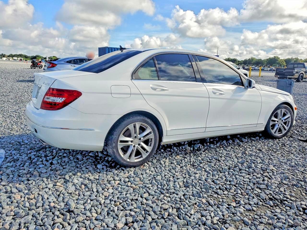 2014 Mercedes-benz C 300 4matic White vin: WDDGF8AB7EG180514