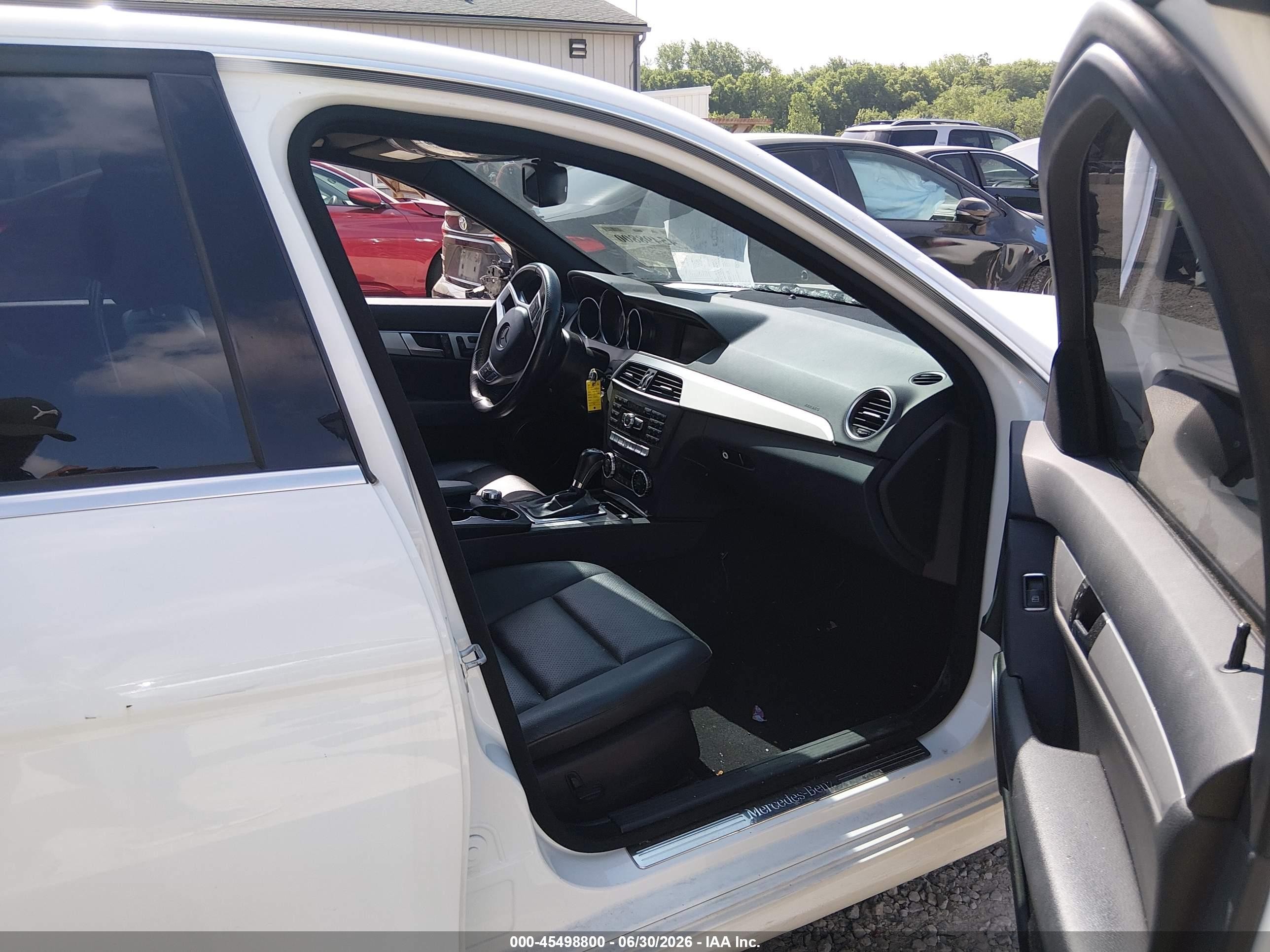 2014 Mercedes-benz C 300 Sport 4matic White vin: WDDGF8AB7EG234667