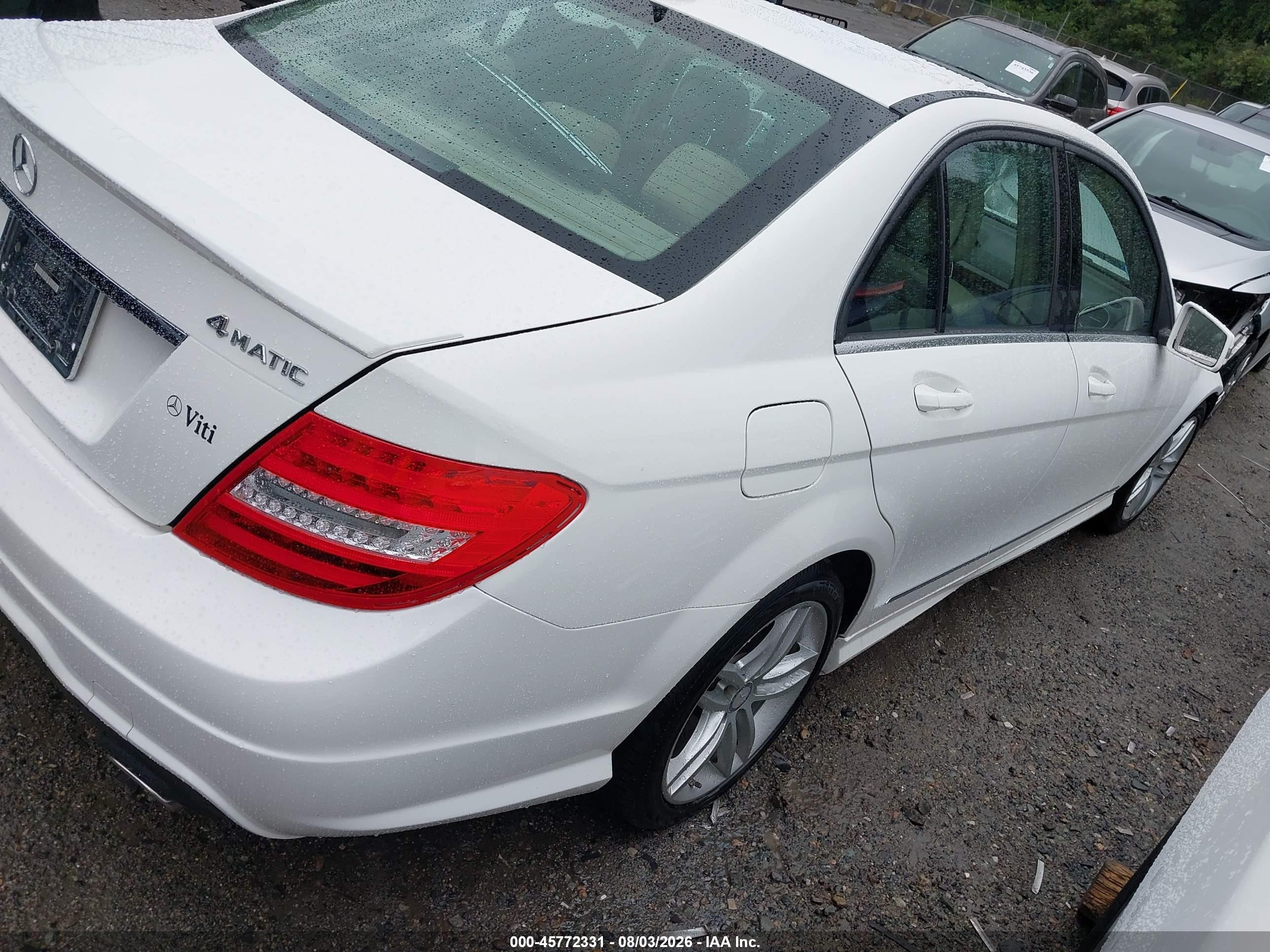 2014 Mercedes-benz C 300 Sport 4matic White vin: WDDGF8AB7EG247421
