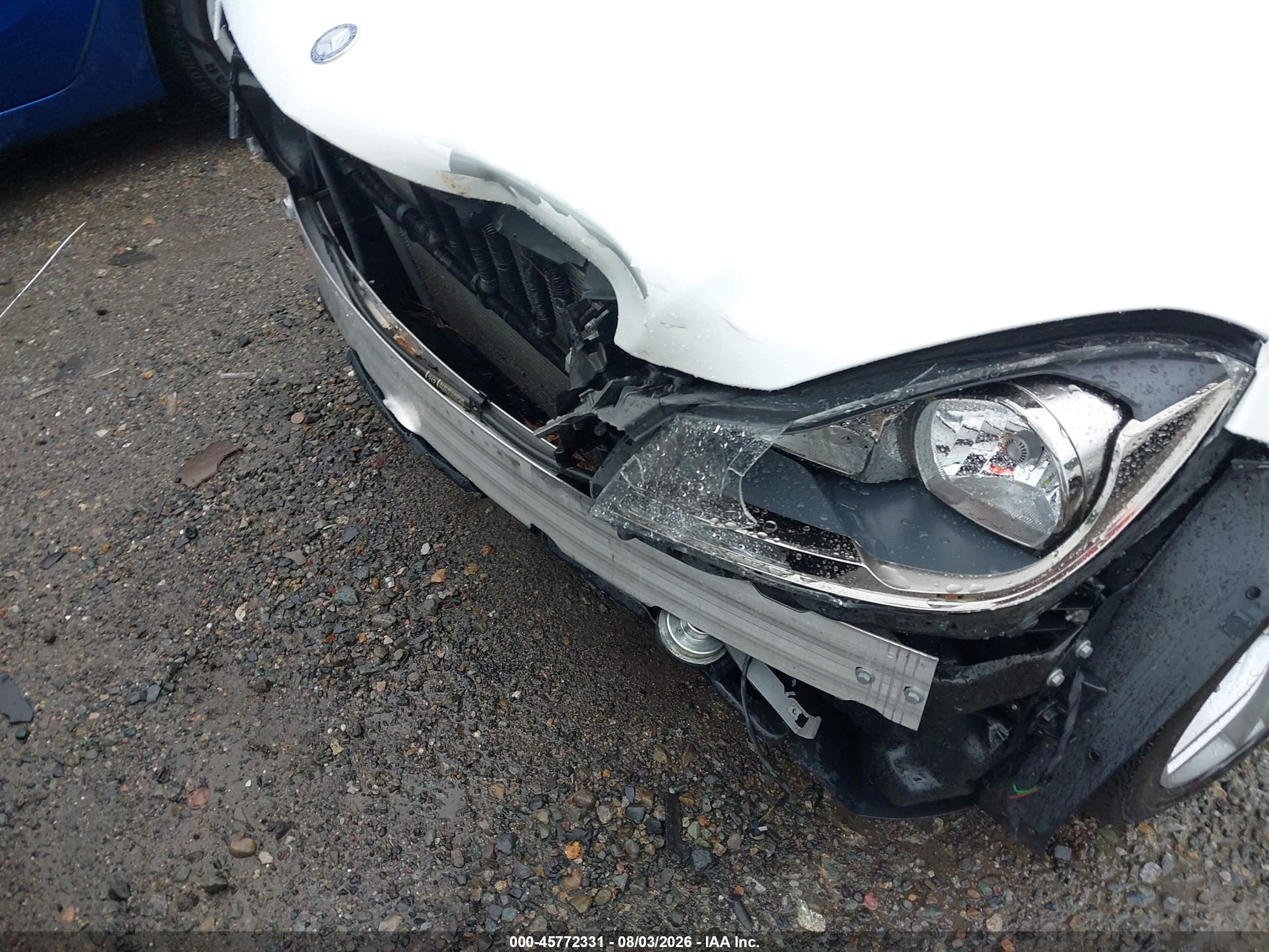 2014 Mercedes-benz C 300 Sport 4matic White vin: WDDGF8AB7EG247421