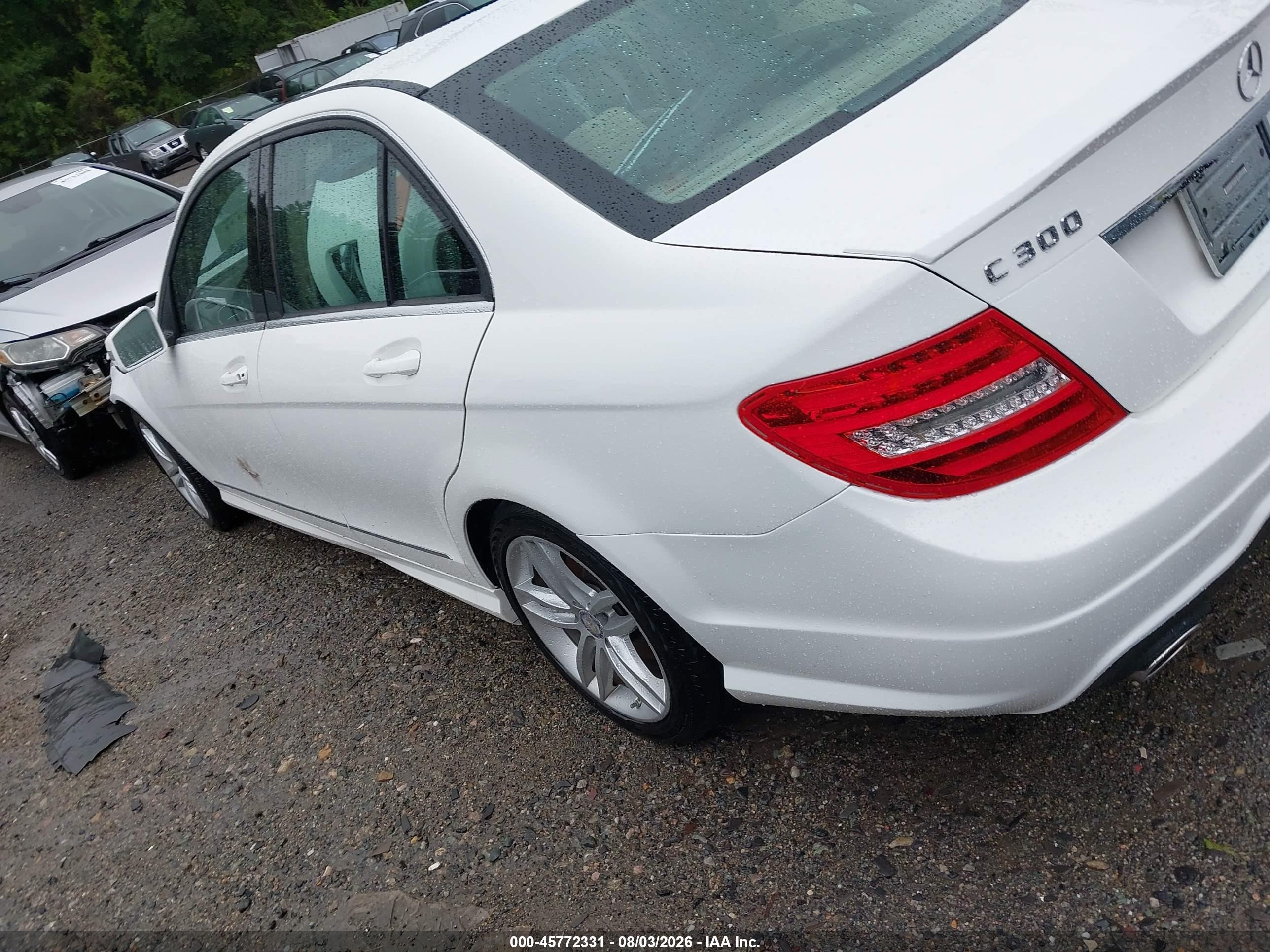 2014 Mercedes-benz C 300 Sport 4matic White vin: WDDGF8AB7EG247421