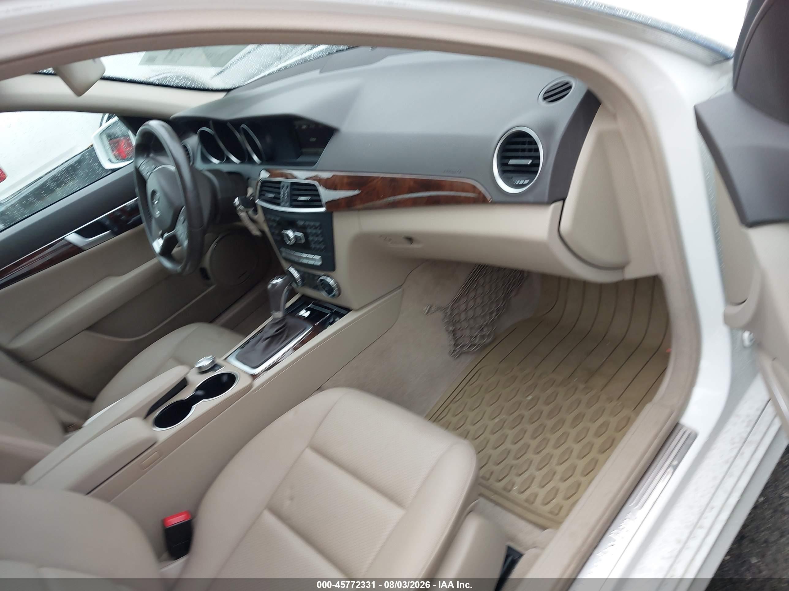 2014 Mercedes-benz C 300 Sport 4matic White vin: WDDGF8AB7EG247421