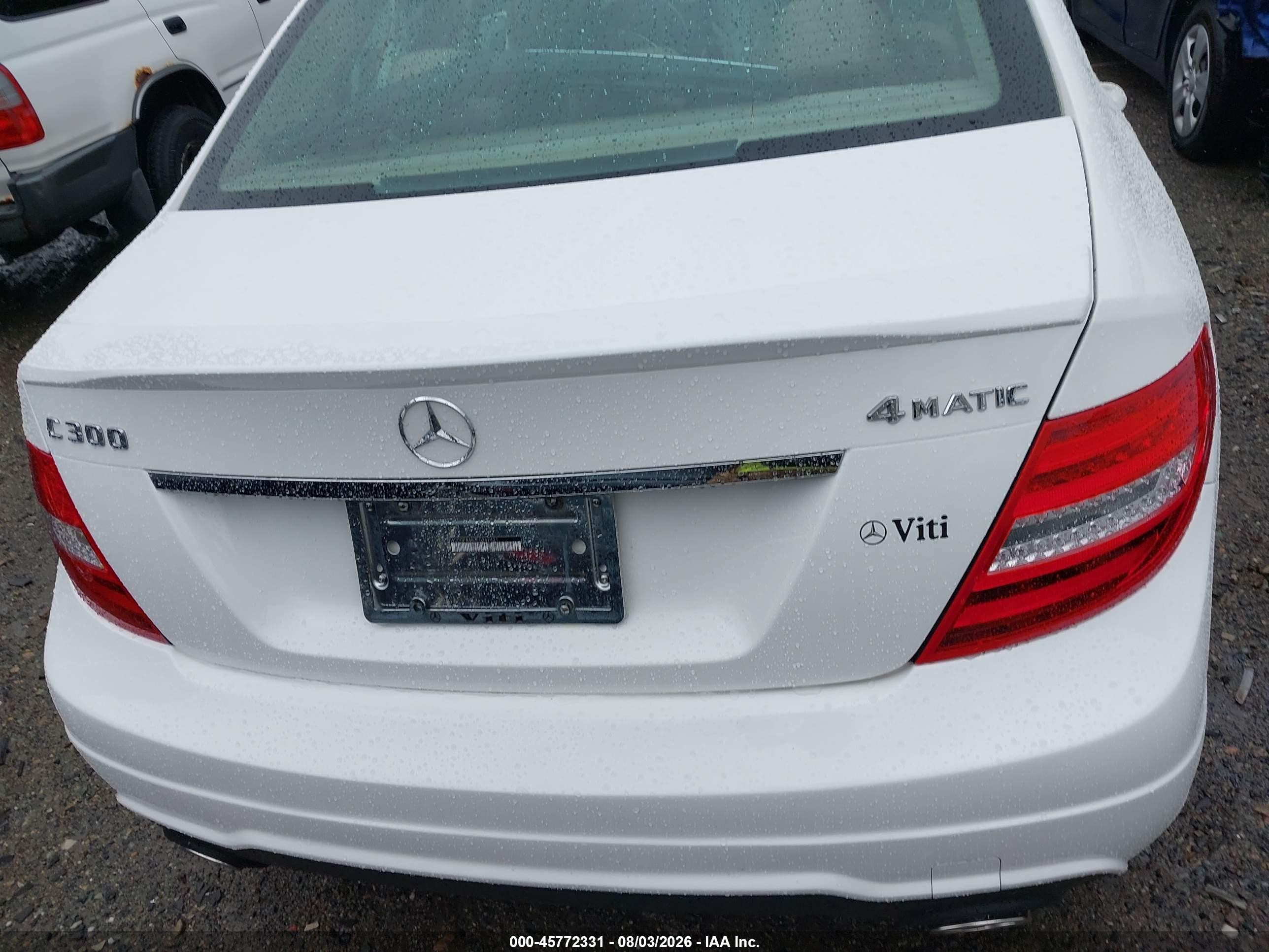 2014 Mercedes-benz C 300 Sport 4matic White vin: WDDGF8AB7EG247421