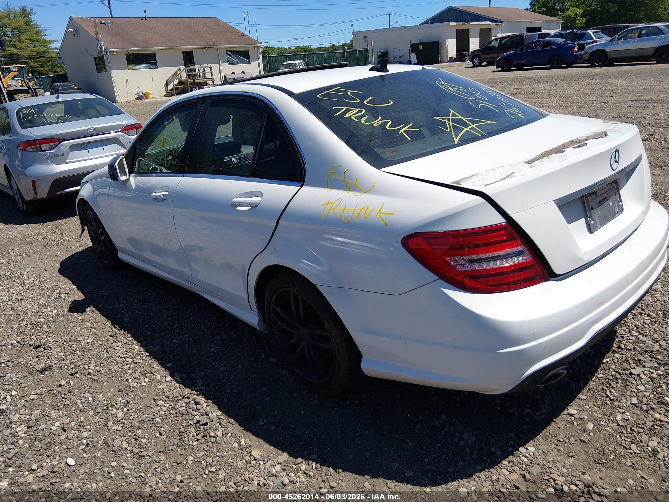 2014 Mercedes-benz C 300 Sport 4matic White vin: WDDGF8AB7ER319092