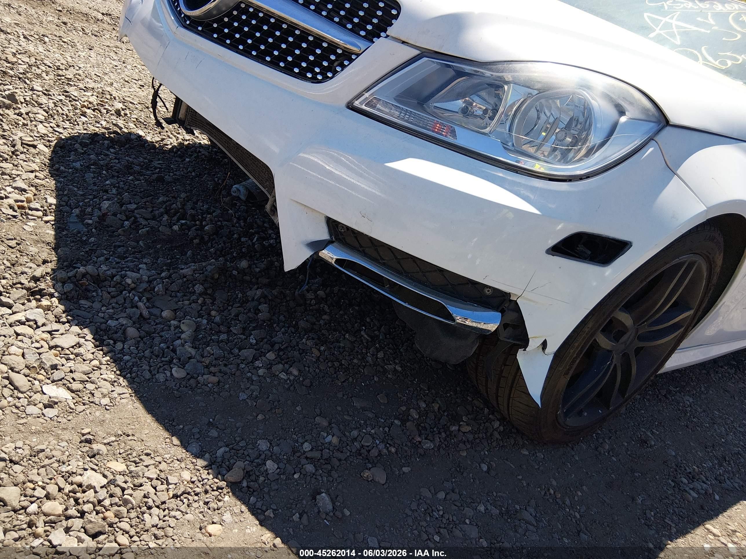 2014 Mercedes-benz C 300 Sport 4matic White vin: WDDGF8AB7ER319092
