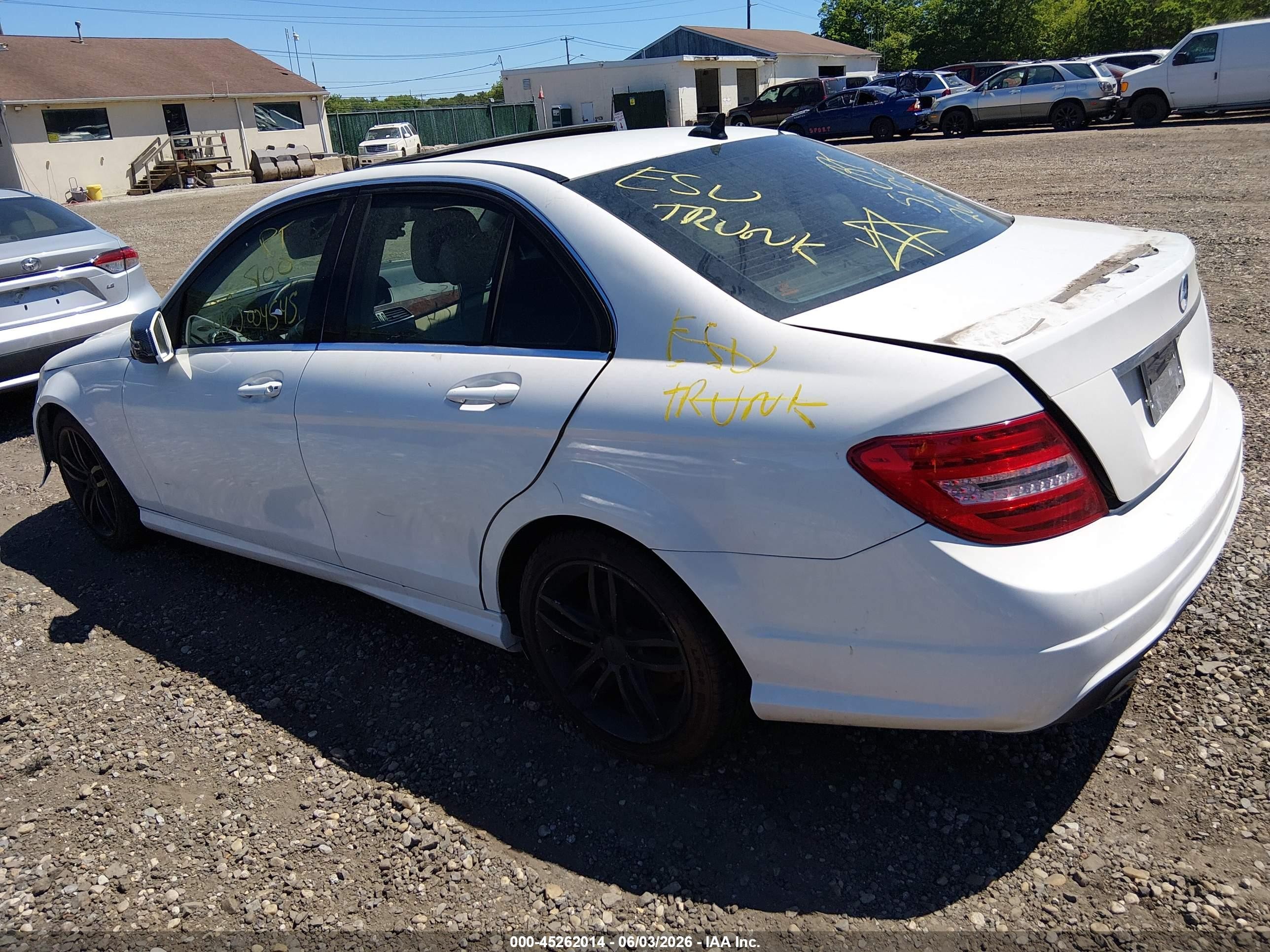 2014 Mercedes-benz C 300 Sport 4matic White vin: WDDGF8AB7ER319092