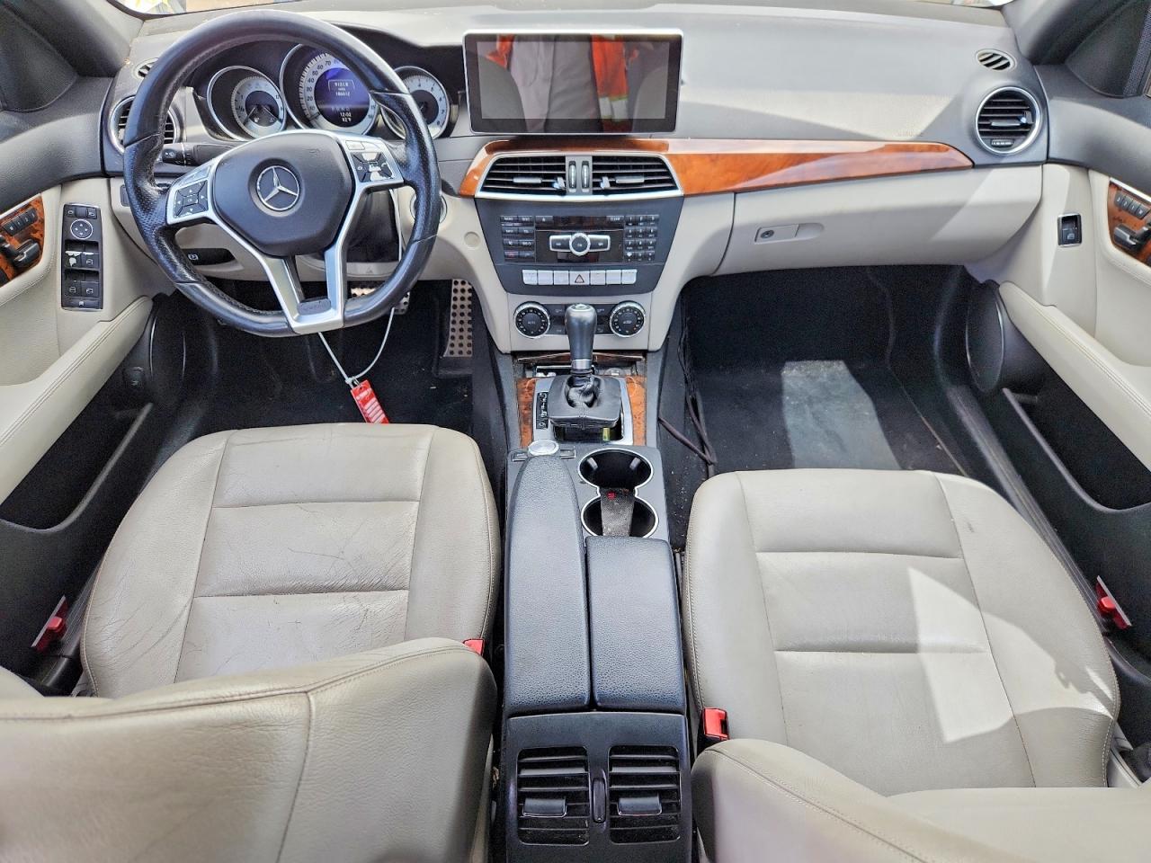 2013 Mercedes-benz C 300 4matic White vin: WDDGF8AB8DA780993