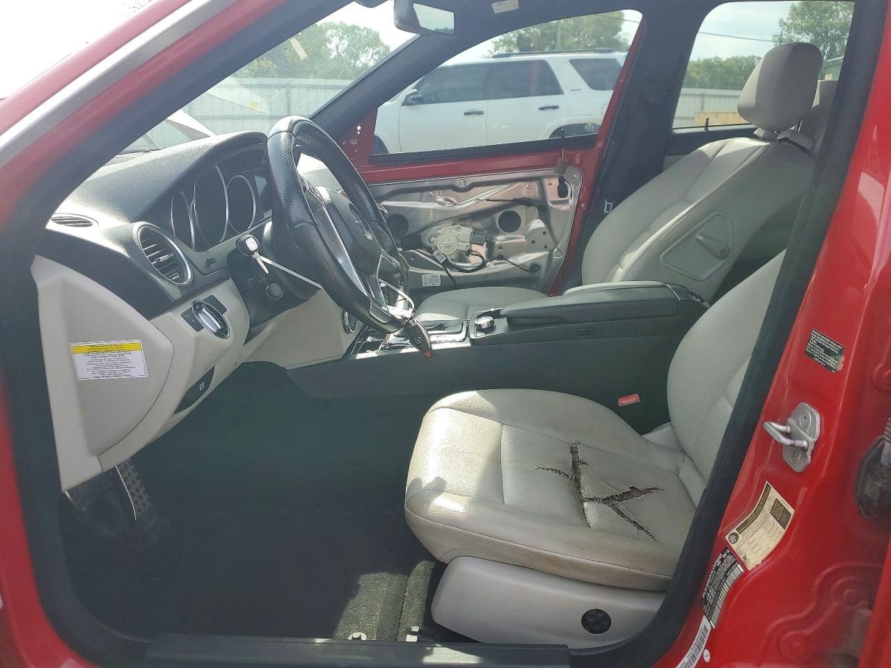 2013 Mercedes-benz C 300 4matic Red vin: WDDGF8AB8DA786602