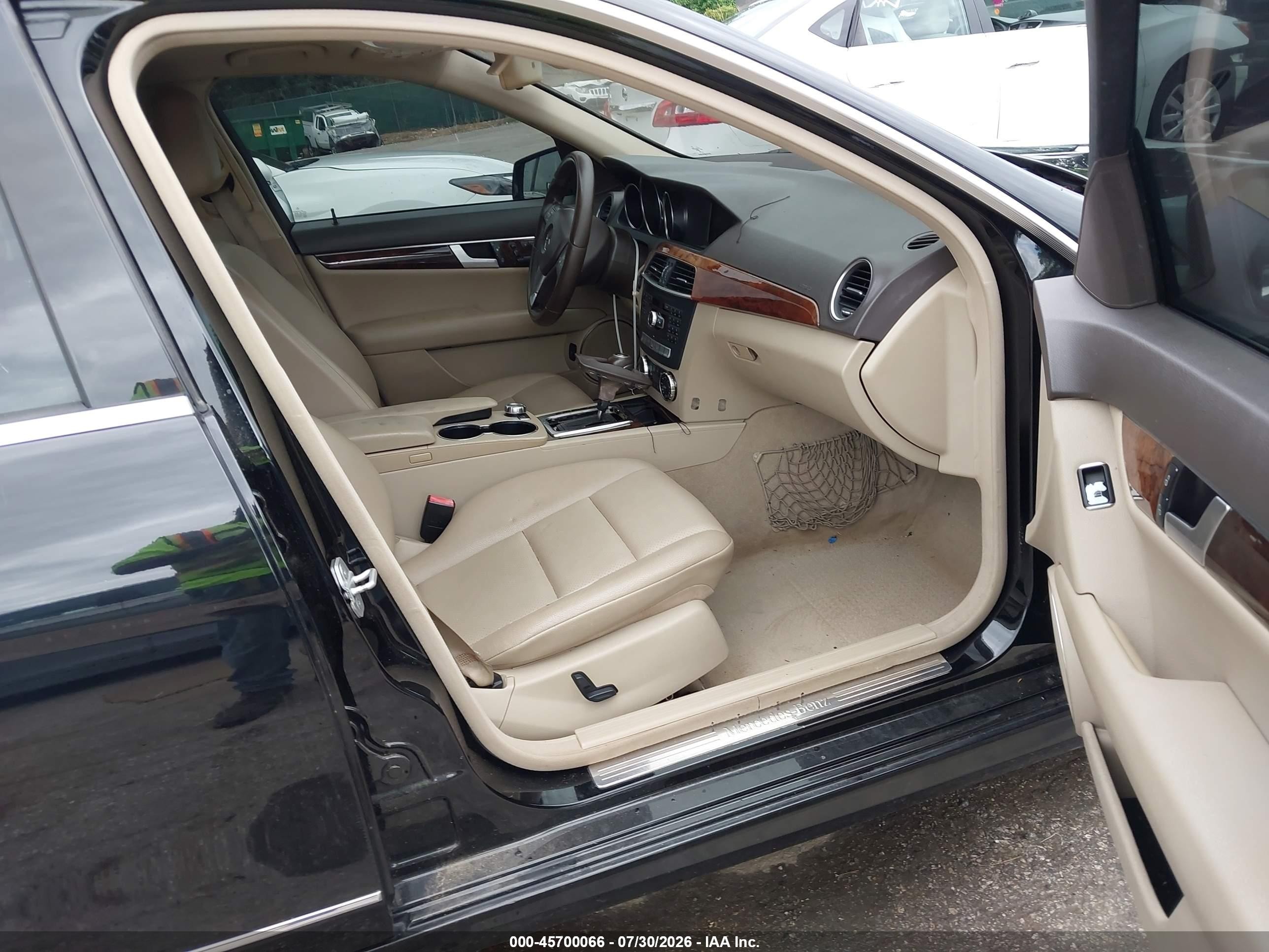 2013 Mercedes-benz C 300 Sport 4matic Black vin: WDDGF8AB8DA806606