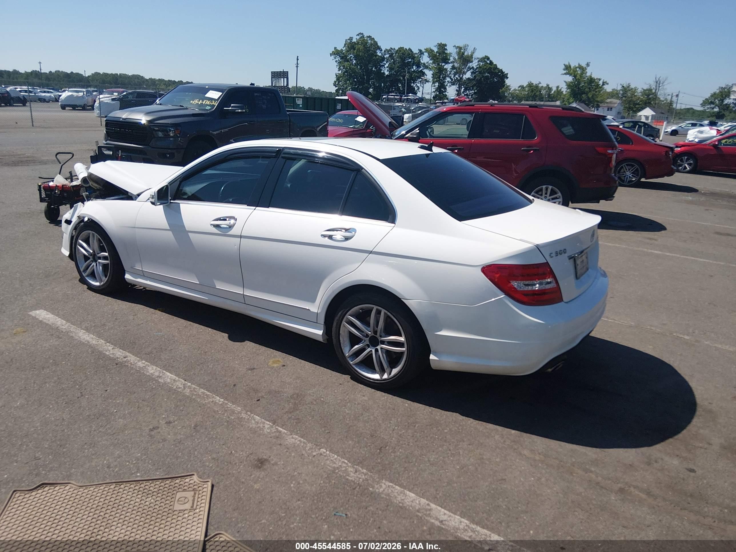 2013 Mercedes-benz C 300 Sport 4matic White vin: WDDGF8AB8DA822420