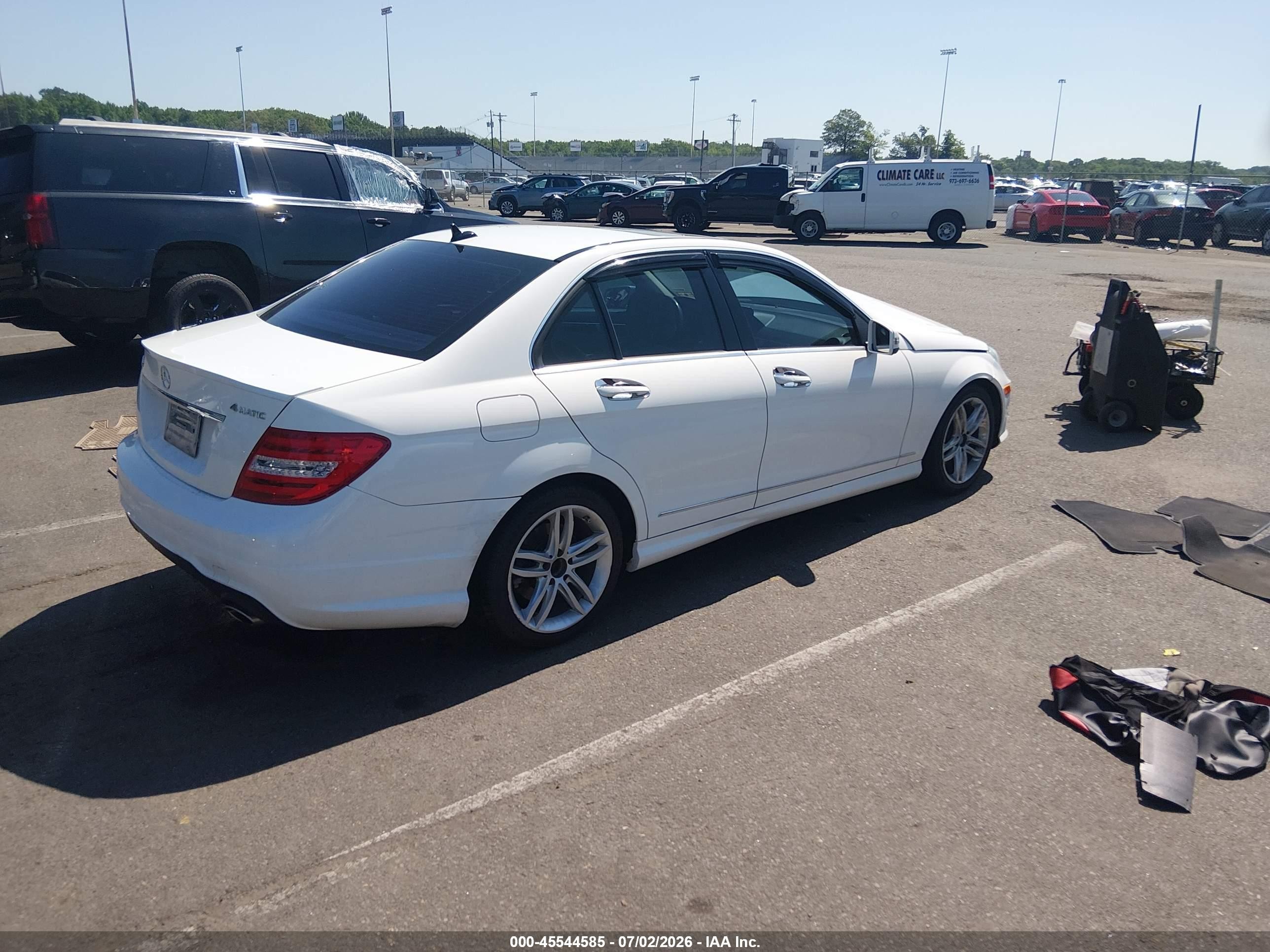2013 Mercedes-benz C 300 Sport 4matic White vin: WDDGF8AB8DA822420