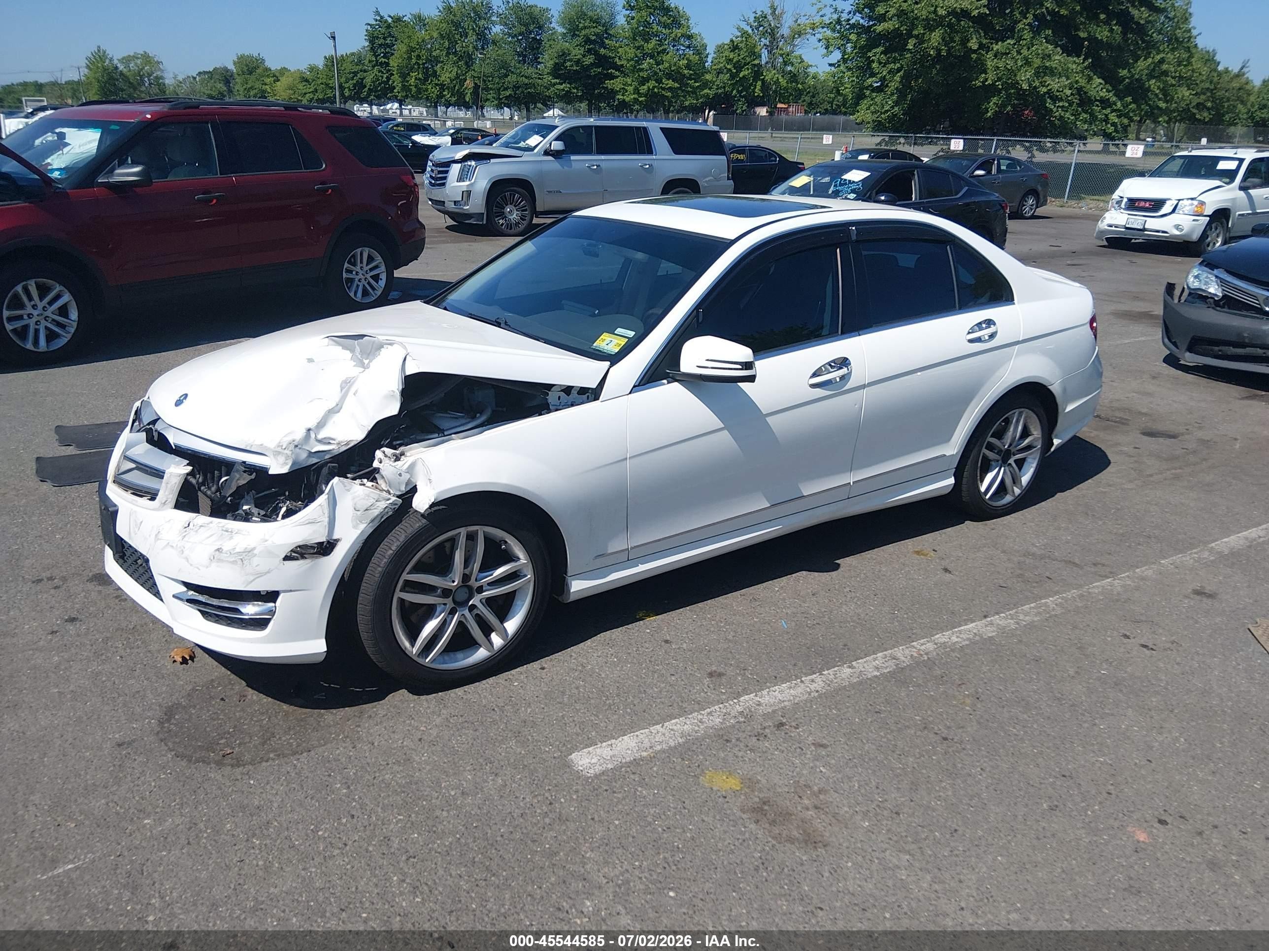 2013 Mercedes-benz C 300 Sport 4matic White vin: WDDGF8AB8DA822420
