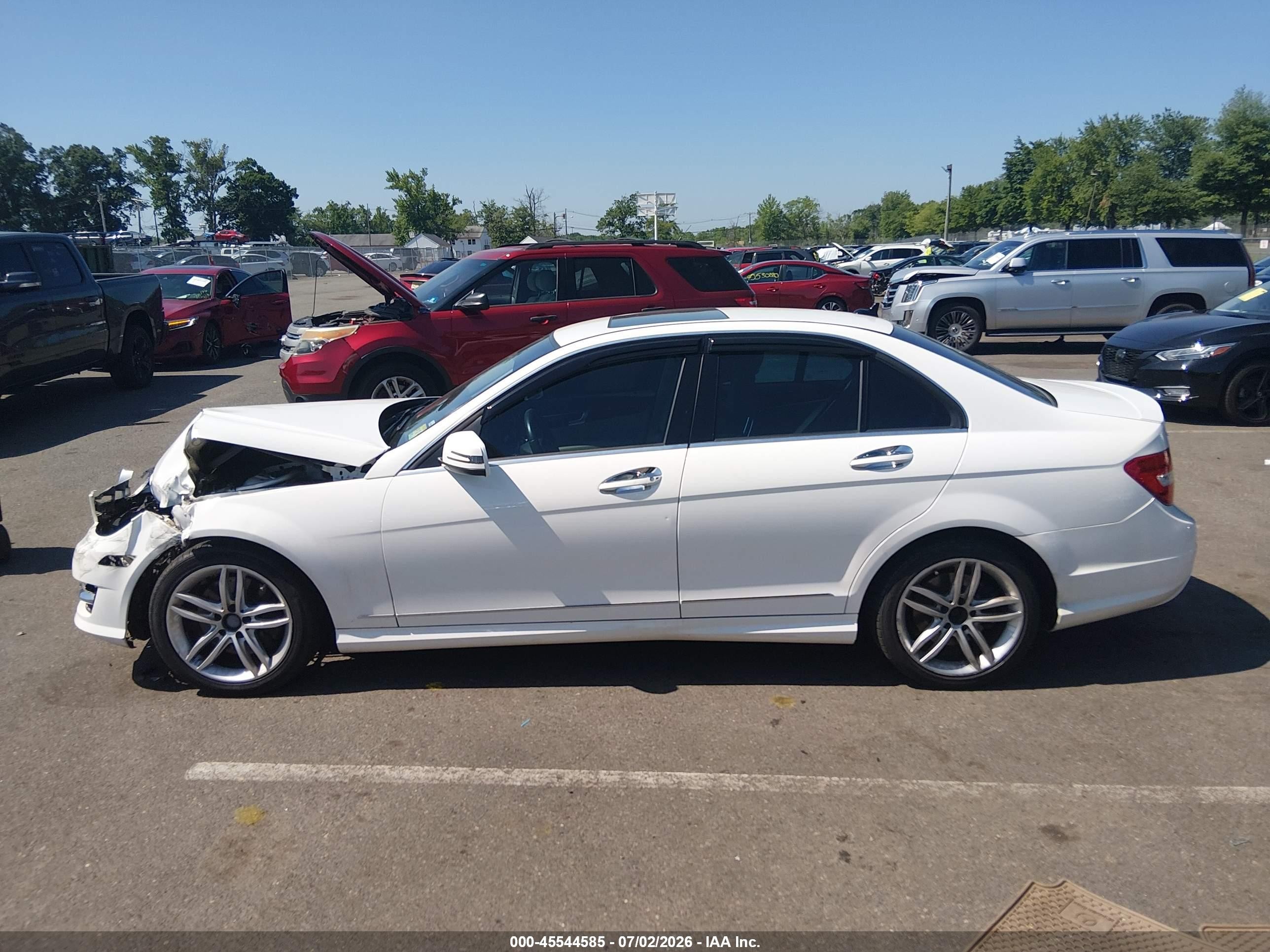 2013 Mercedes-benz C 300 Sport 4matic White vin: WDDGF8AB8DA822420