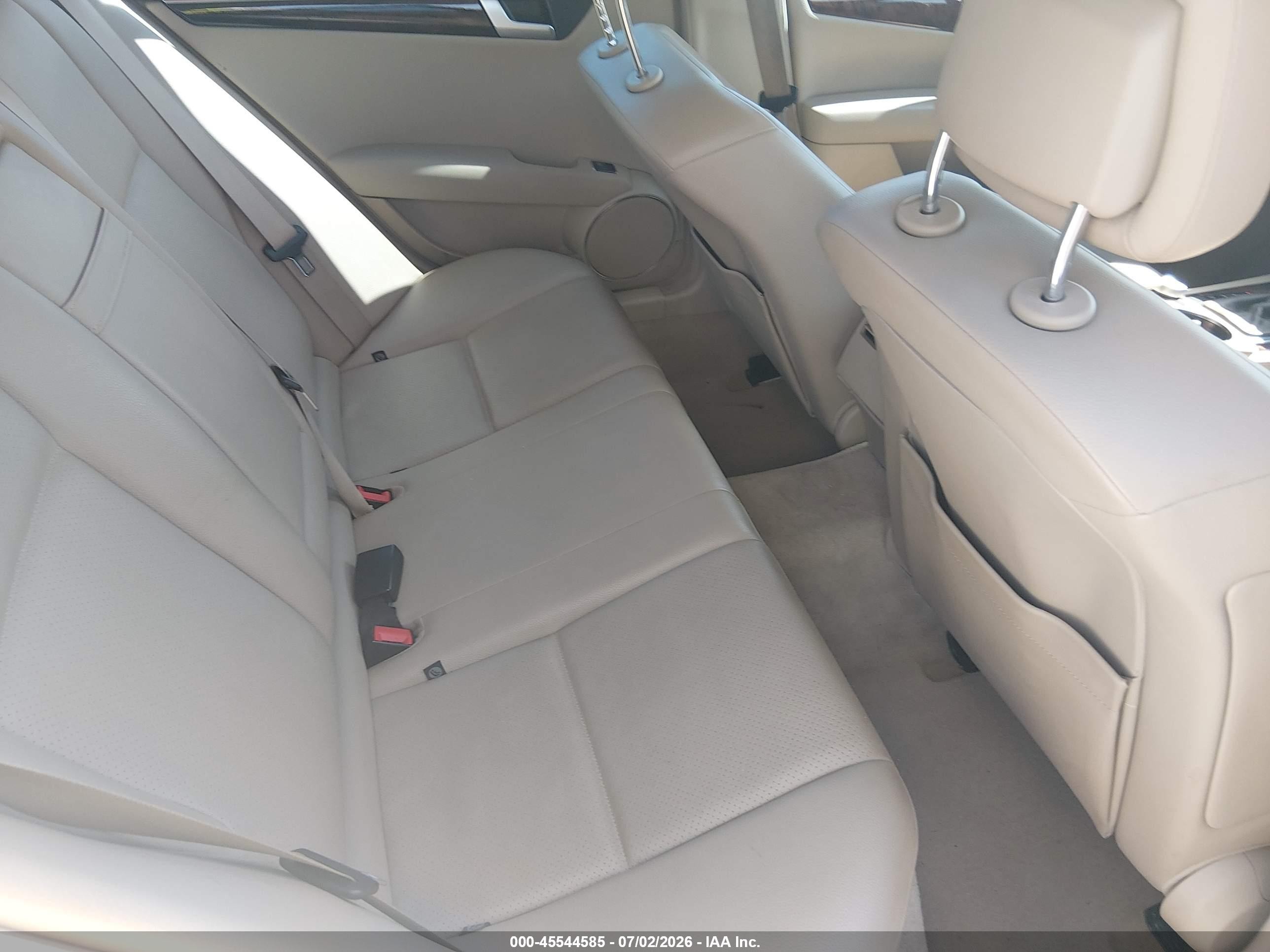 2013 Mercedes-benz C 300 Sport 4matic White vin: WDDGF8AB8DA822420