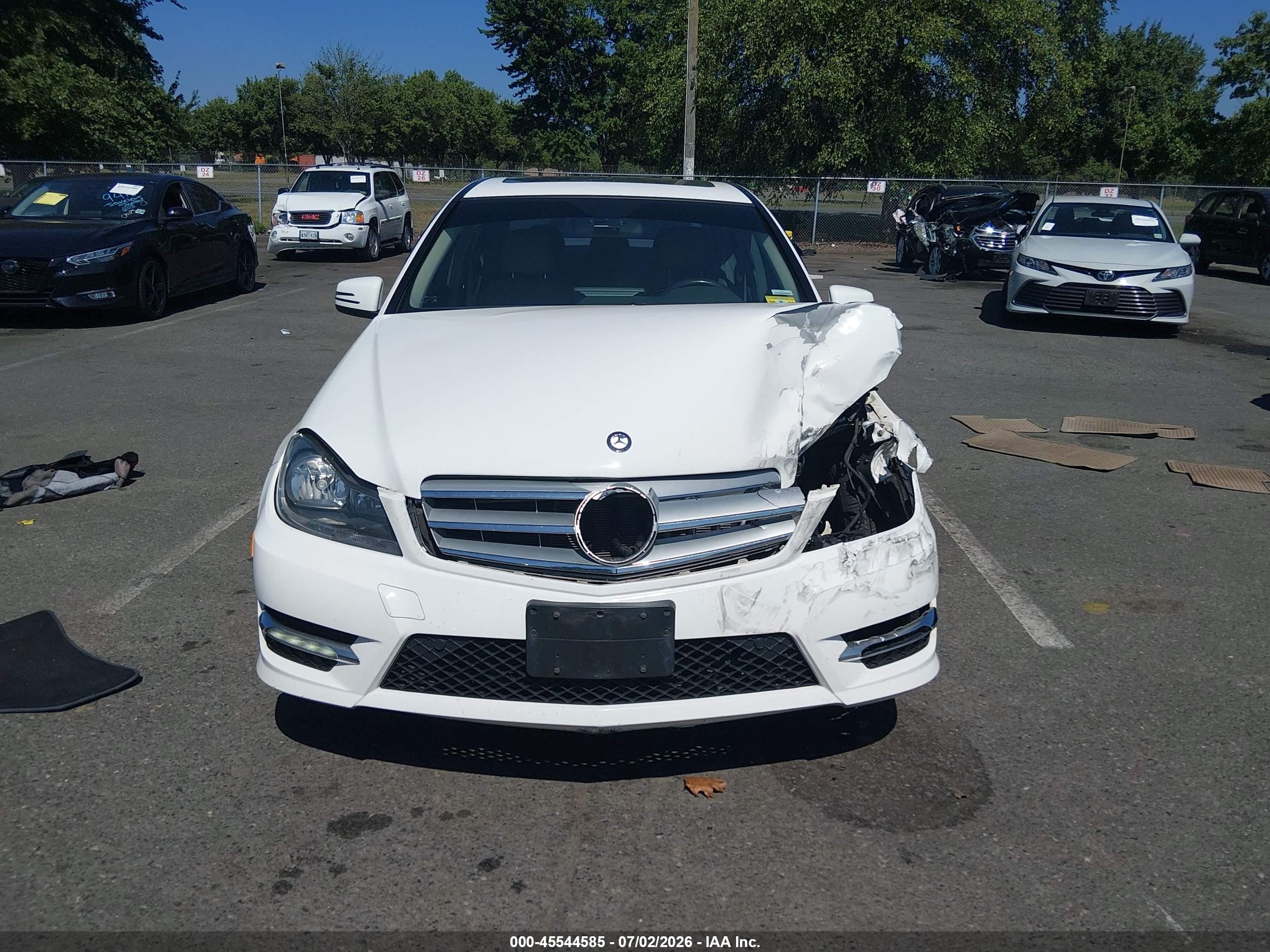 2013 Mercedes-benz C 300 Sport 4matic White vin: WDDGF8AB8DA822420