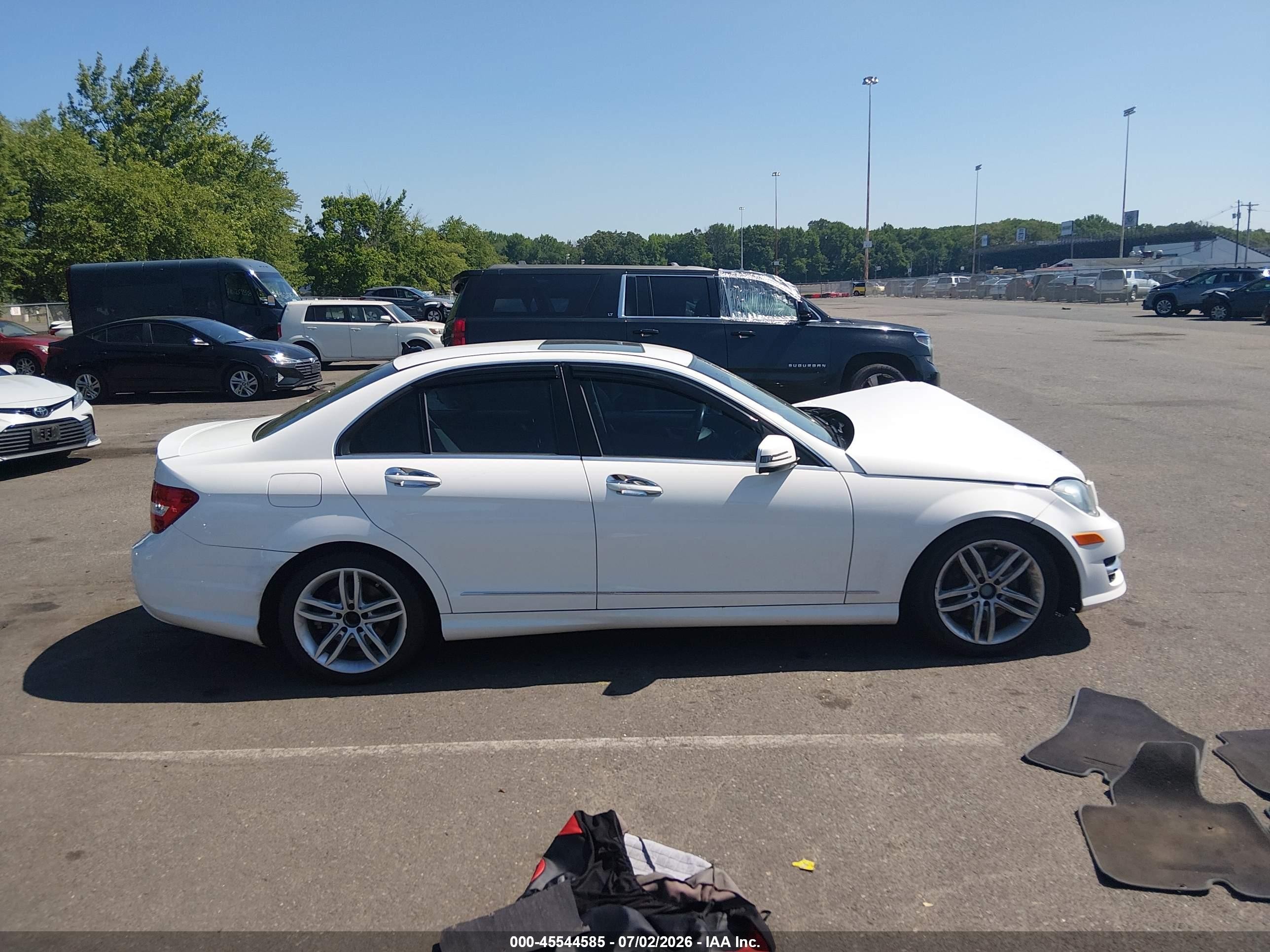 2013 Mercedes-benz C 300 Sport 4matic White vin: WDDGF8AB8DA822420