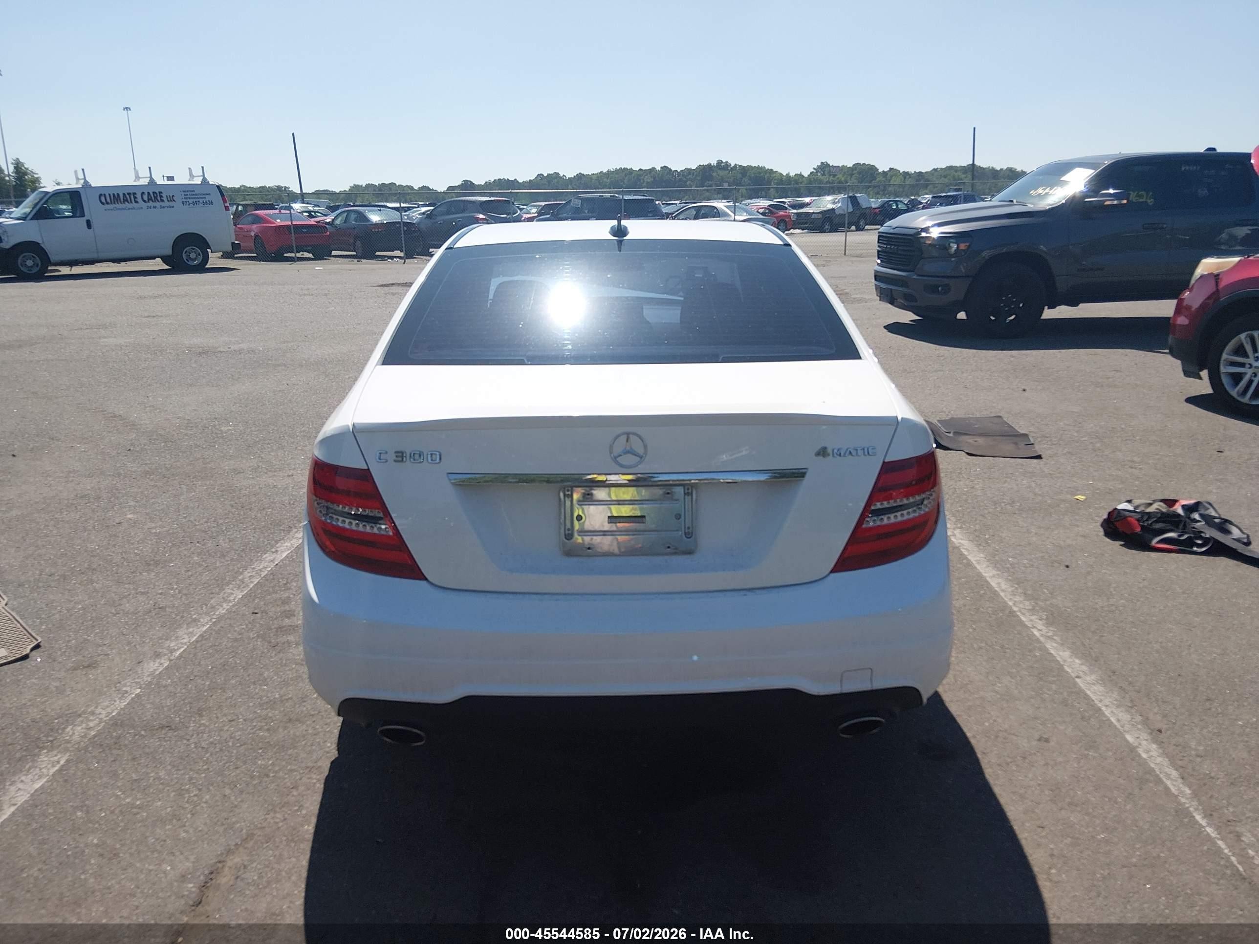 2013 Mercedes-benz C 300 Sport 4matic White vin: WDDGF8AB8DA822420