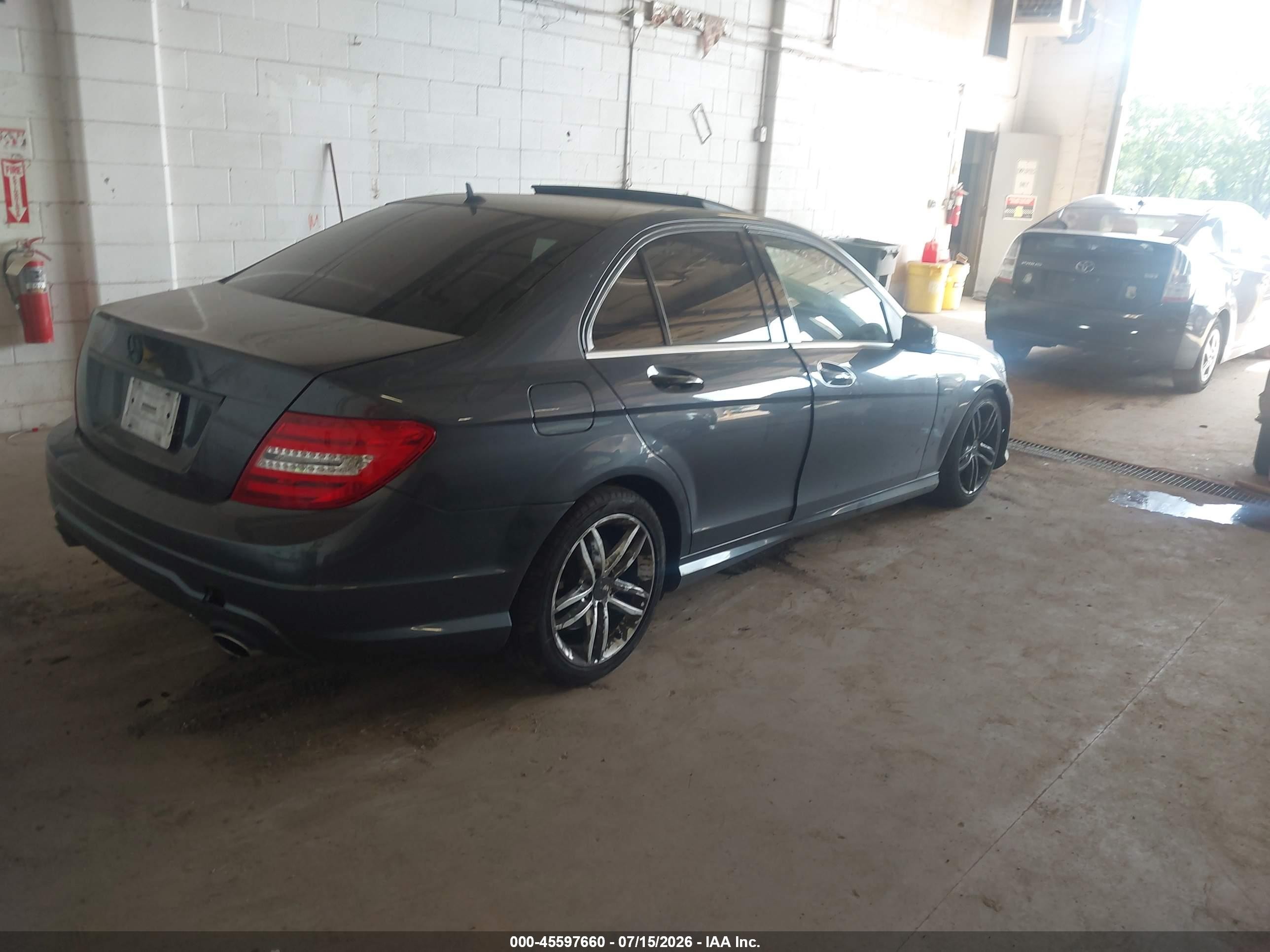 2013 Mercedes-benz C 300 Sport 4matic Gray vin: WDDGF8AB8DR245325