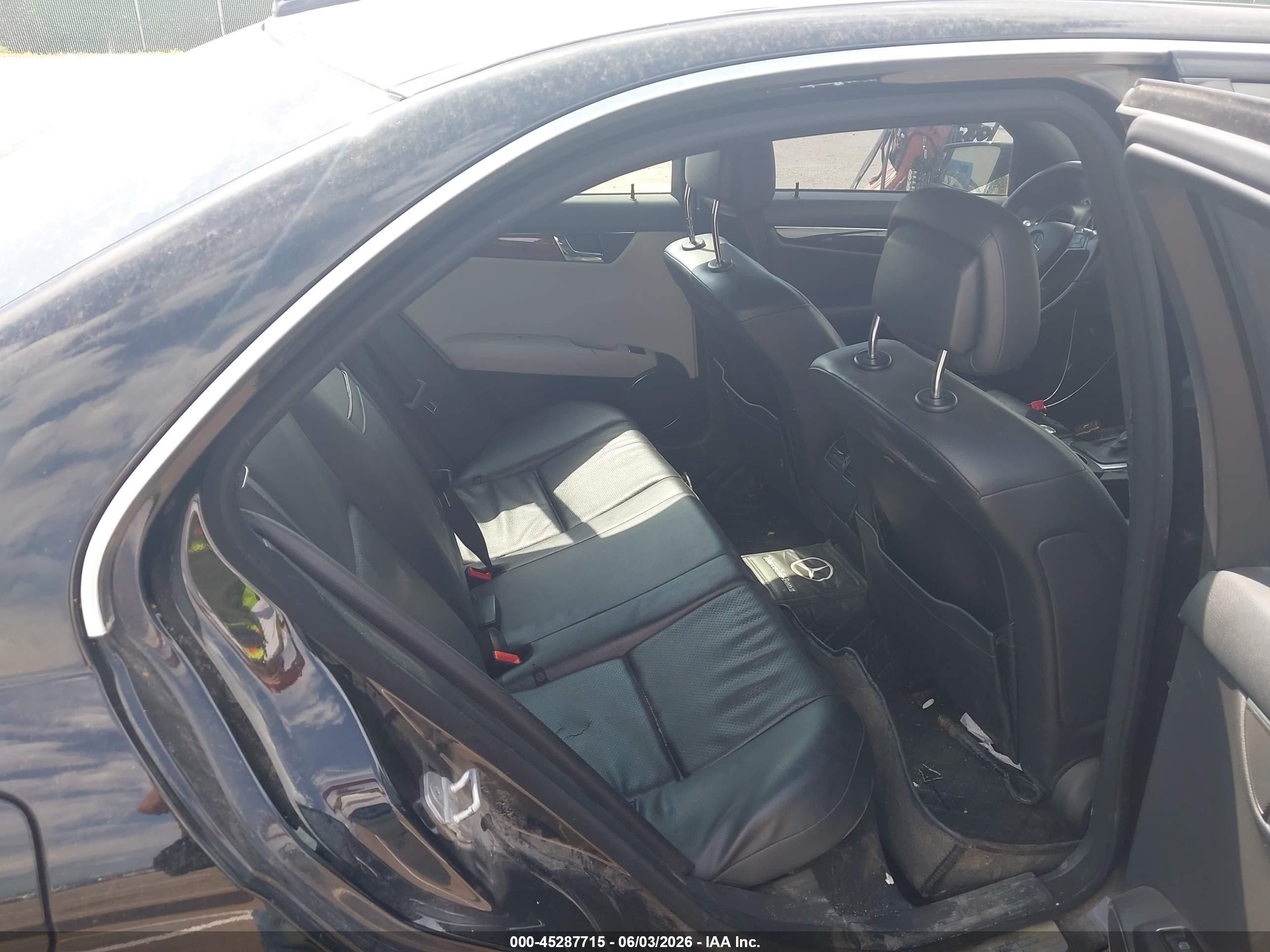 2013 Mercedes-benz C 300 Luxury 4matic/sport 4matic Black vin: WDDGF8AB8DR247415