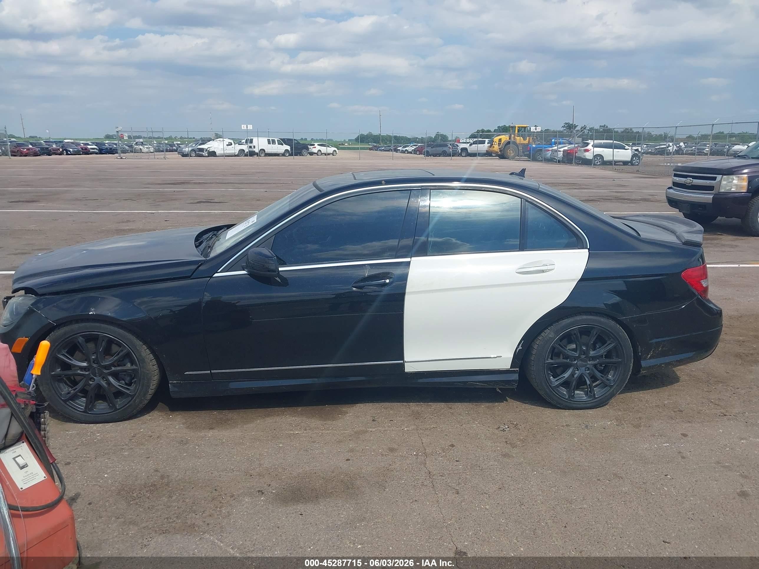 2013 Mercedes-benz C 300 Luxury 4matic/sport 4matic Black vin: WDDGF8AB8DR247415