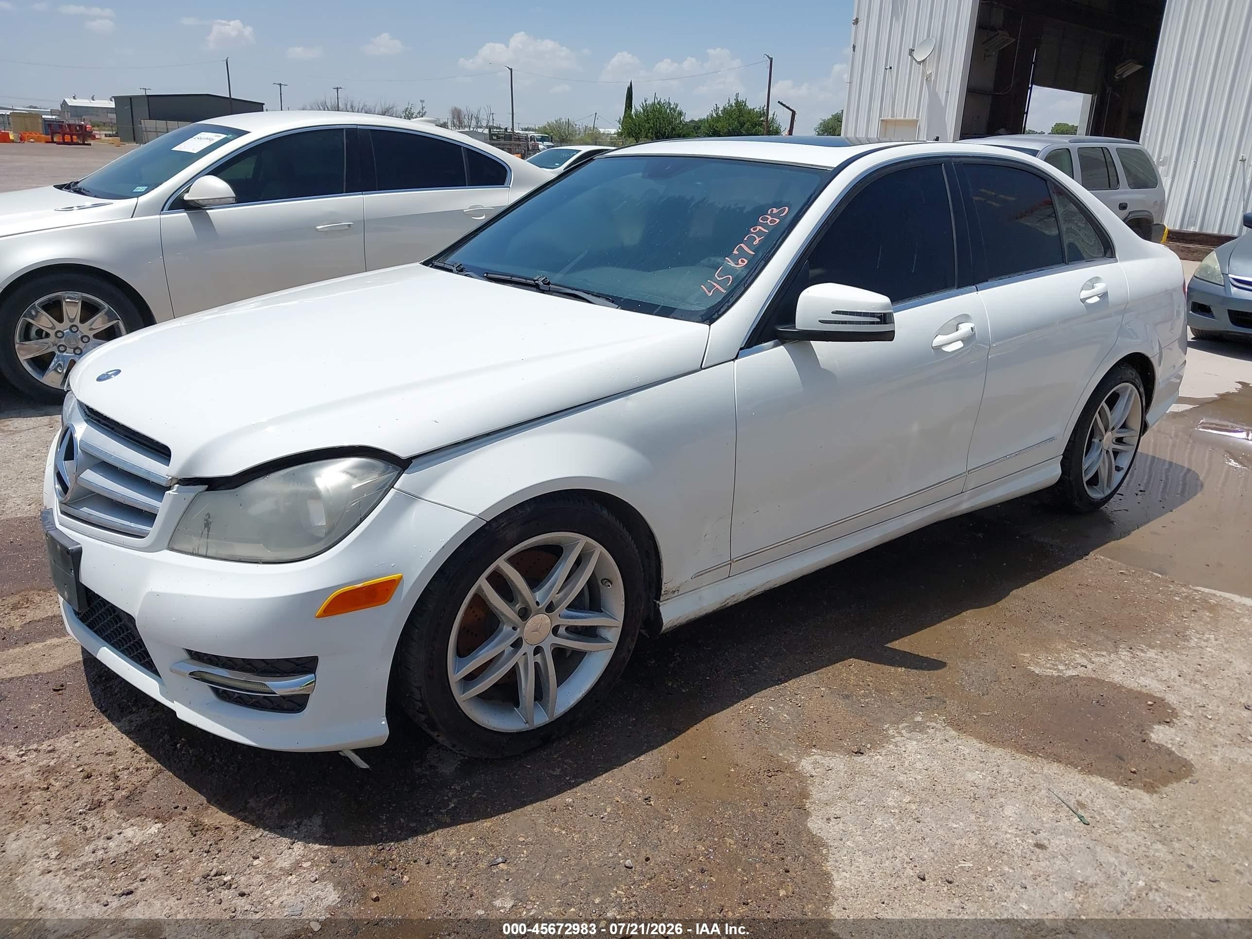 2013 Mercedes-benz C 300 Sport 4matic White vin: WDDGF8AB8DR256728