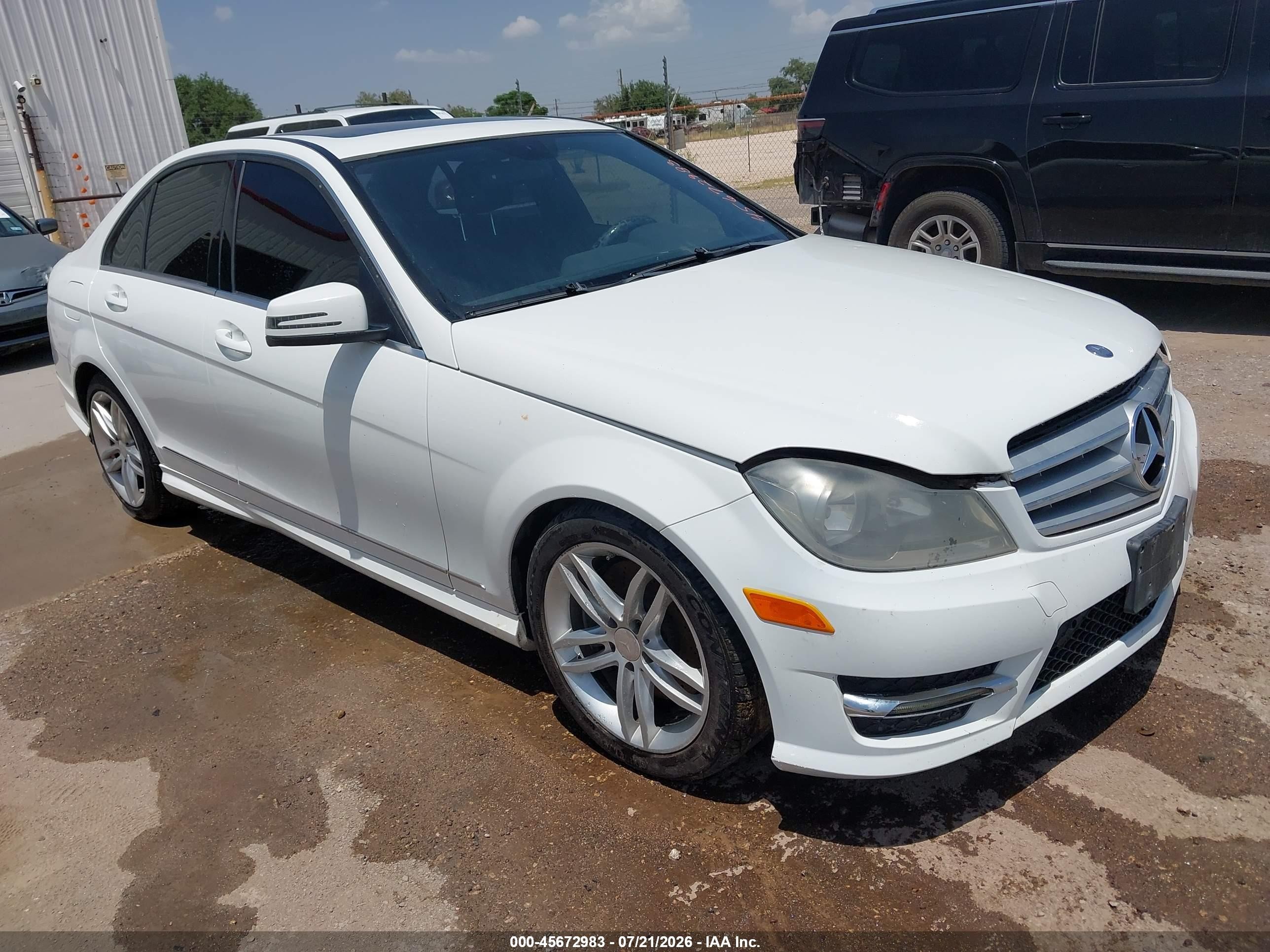 2013 Mercedes-benz C 300 Sport 4matic White vin: WDDGF8AB8DR256728