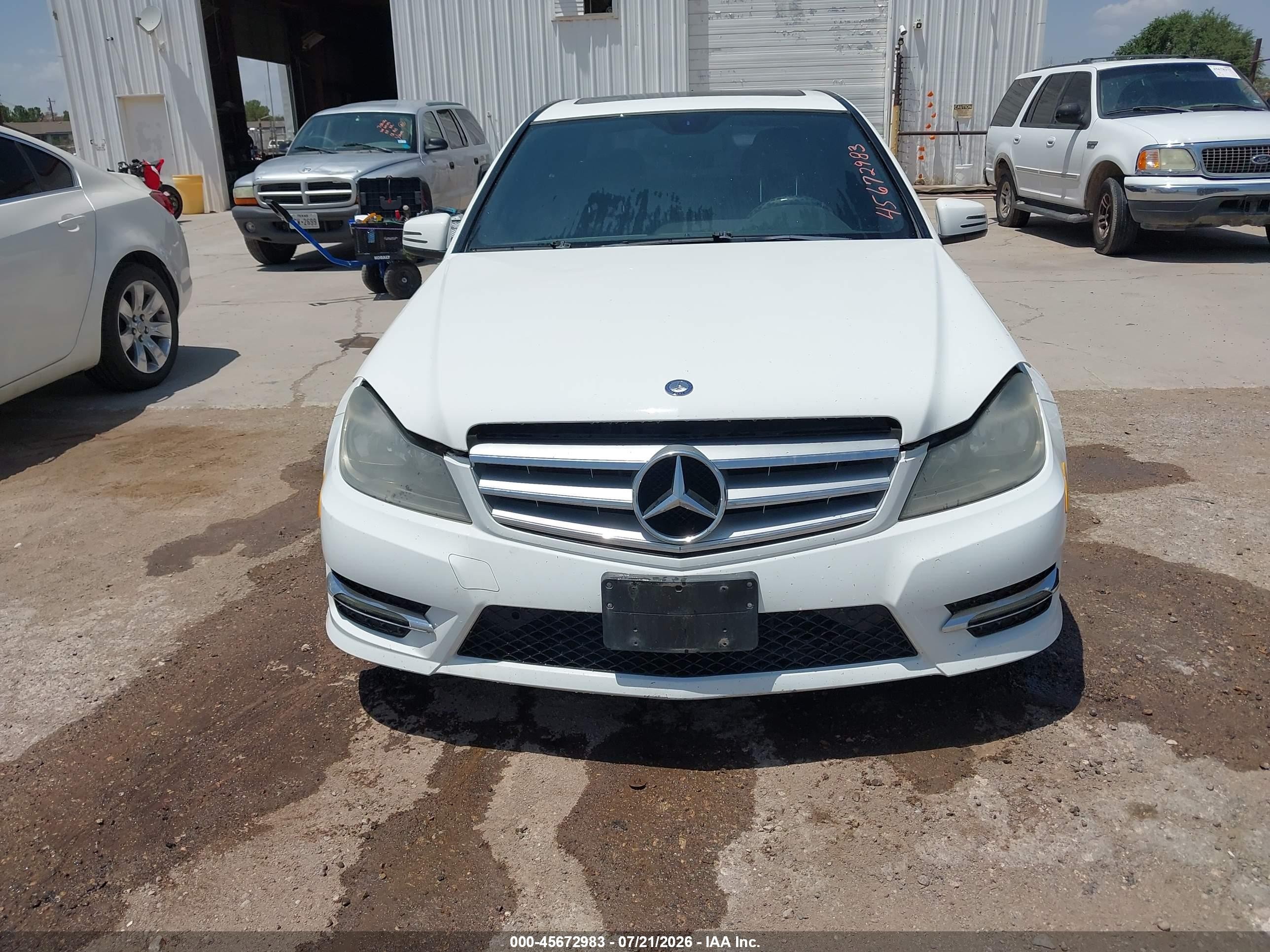 2013 Mercedes-benz C 300 Sport 4matic White vin: WDDGF8AB8DR256728
