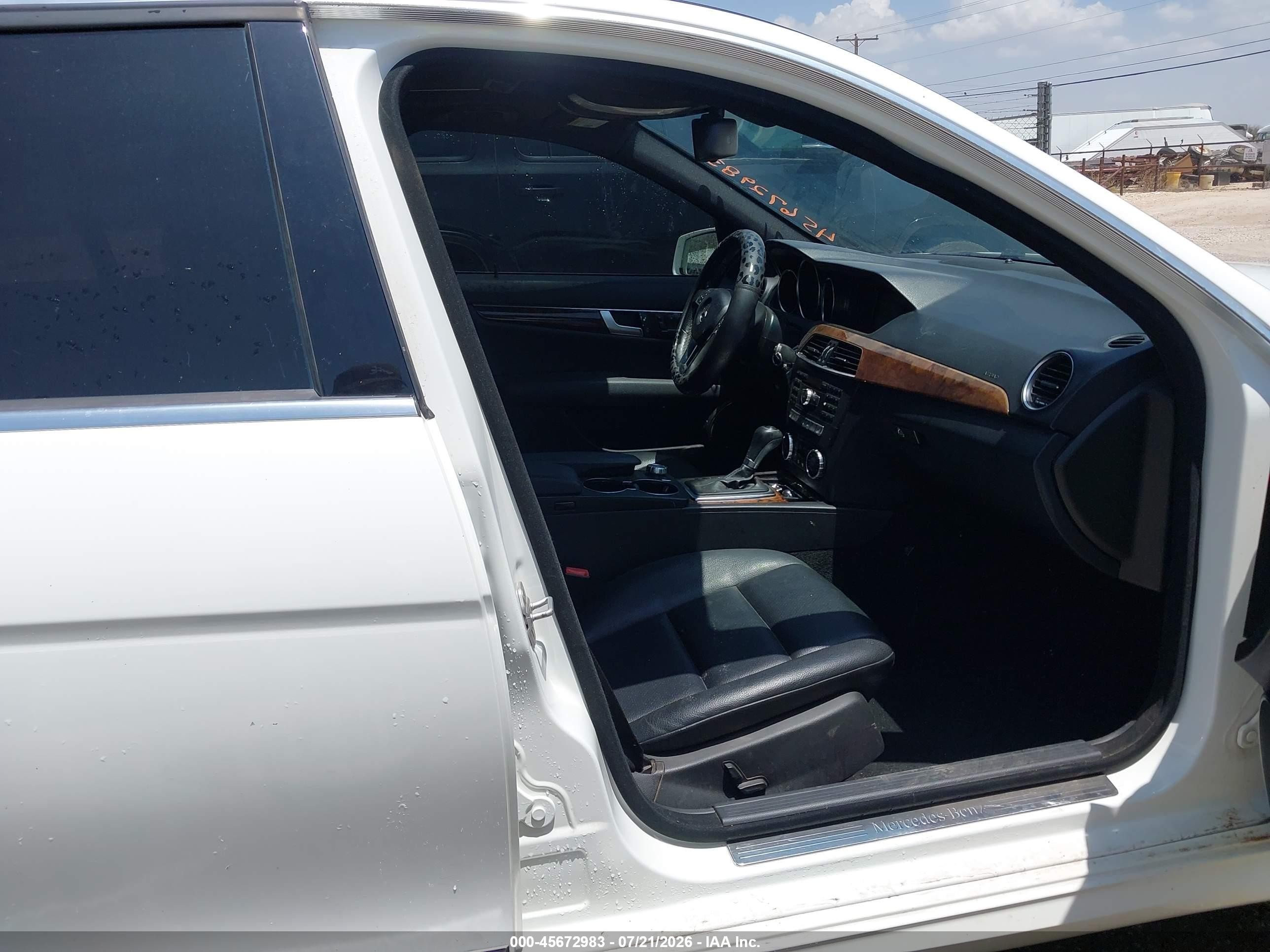 2013 Mercedes-benz C 300 Sport 4matic White vin: WDDGF8AB8DR256728
