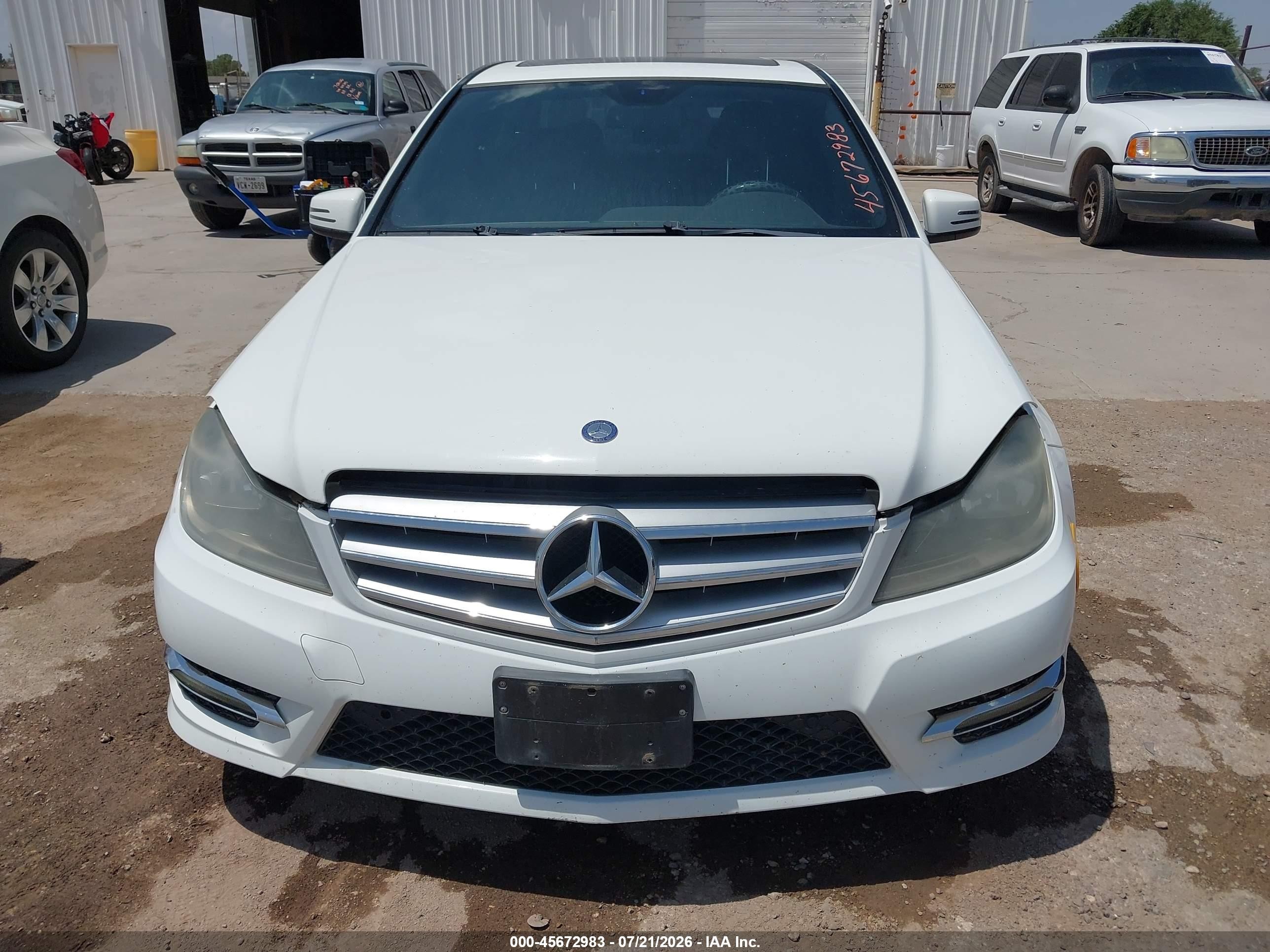 2013 Mercedes-benz C 300 Sport 4matic White vin: WDDGF8AB8DR256728