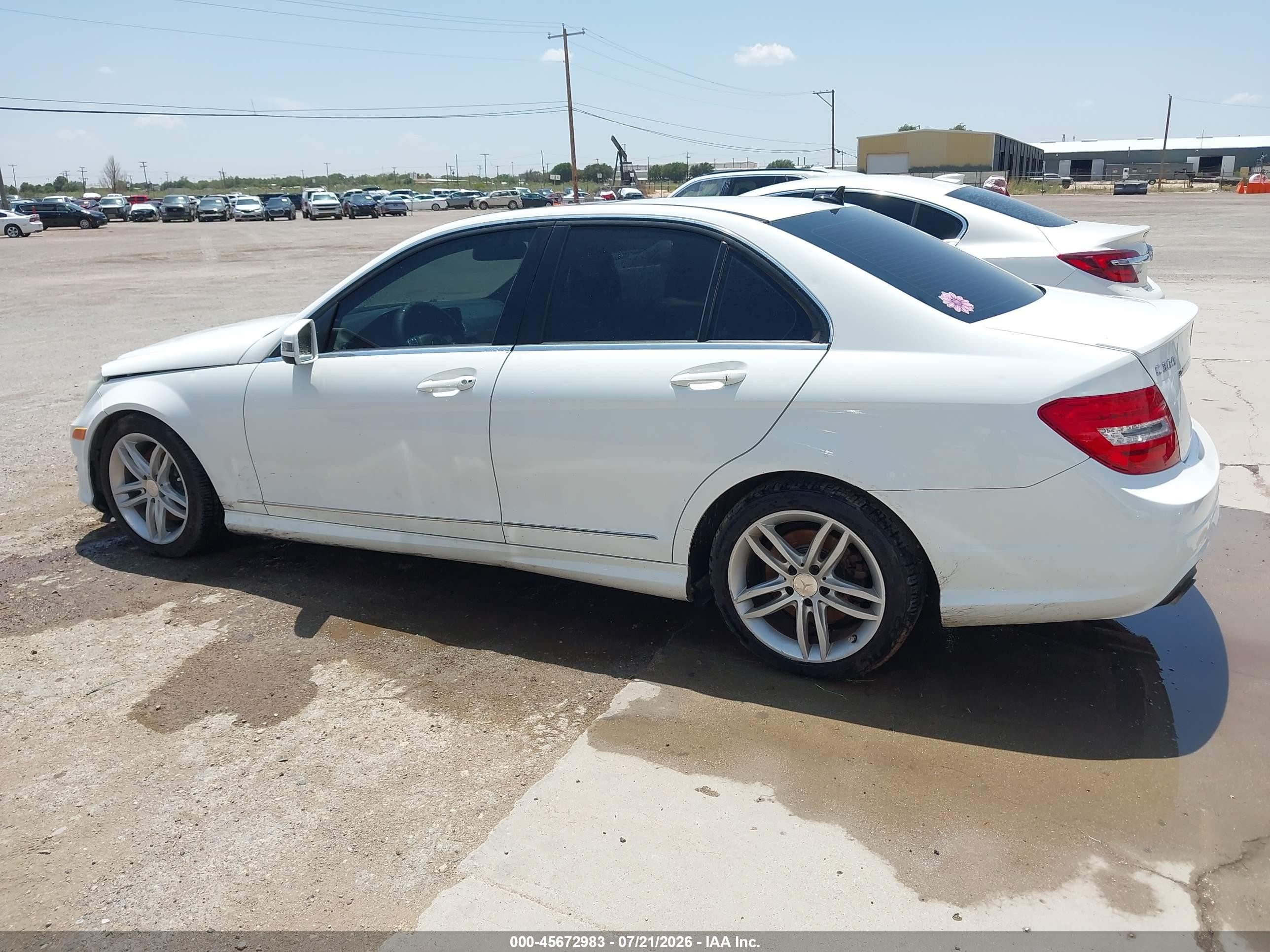 2013 Mercedes-benz C 300 Sport 4matic White vin: WDDGF8AB8DR256728