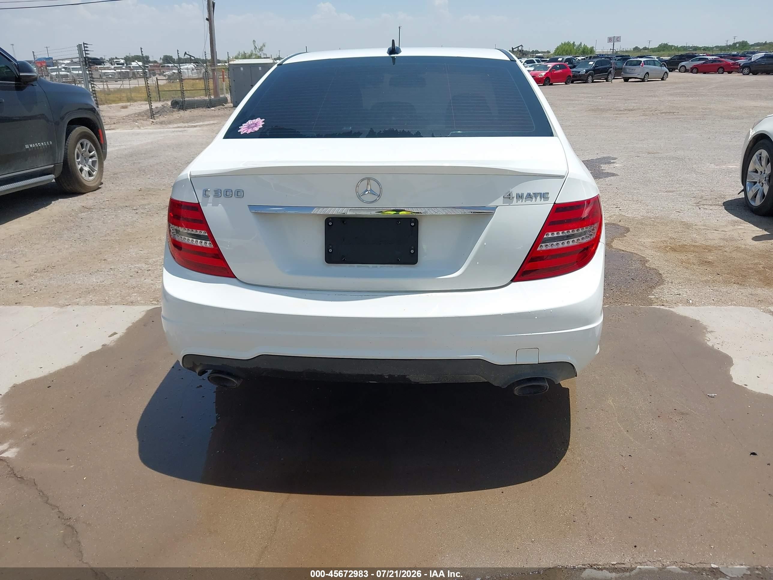 2013 Mercedes-benz C 300 Sport 4matic White vin: WDDGF8AB8DR256728
