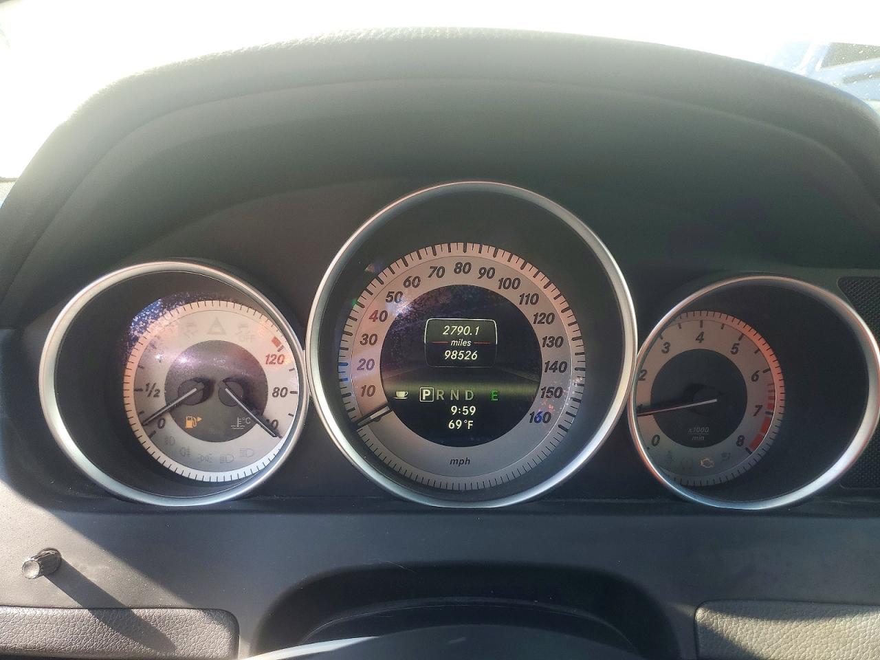 2013 Mercedes-benz C 300 4matic White vin: WDDGF8AB8DR264537