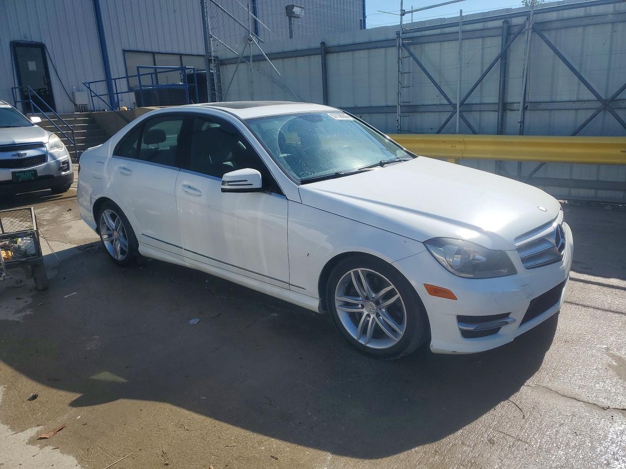 2013 Mercedes-benz C 300 4matic White vin: WDDGF8AB8DR264537