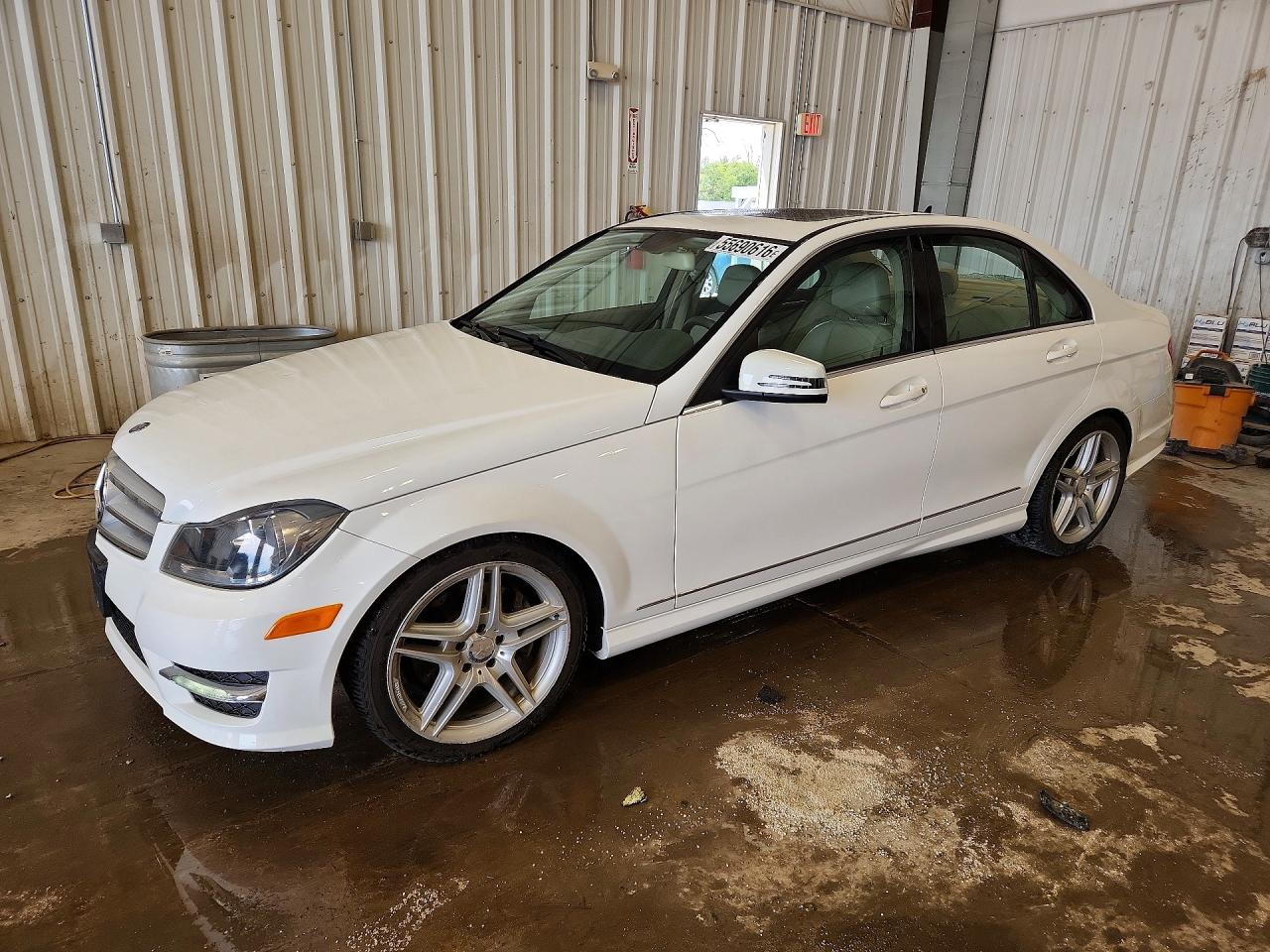 2013 Mercedes-benz C 300 4matic White vin: WDDGF8AB8DR274680