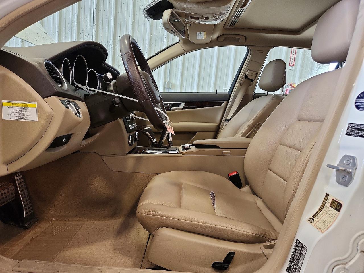 2013 Mercedes-benz C 300 4matic White vin: WDDGF8AB8DR274680
