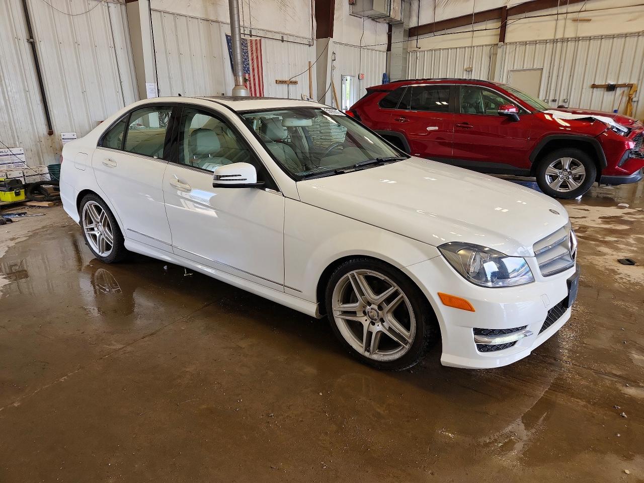 2013 Mercedes-benz C 300 4matic White vin: WDDGF8AB8DR274680