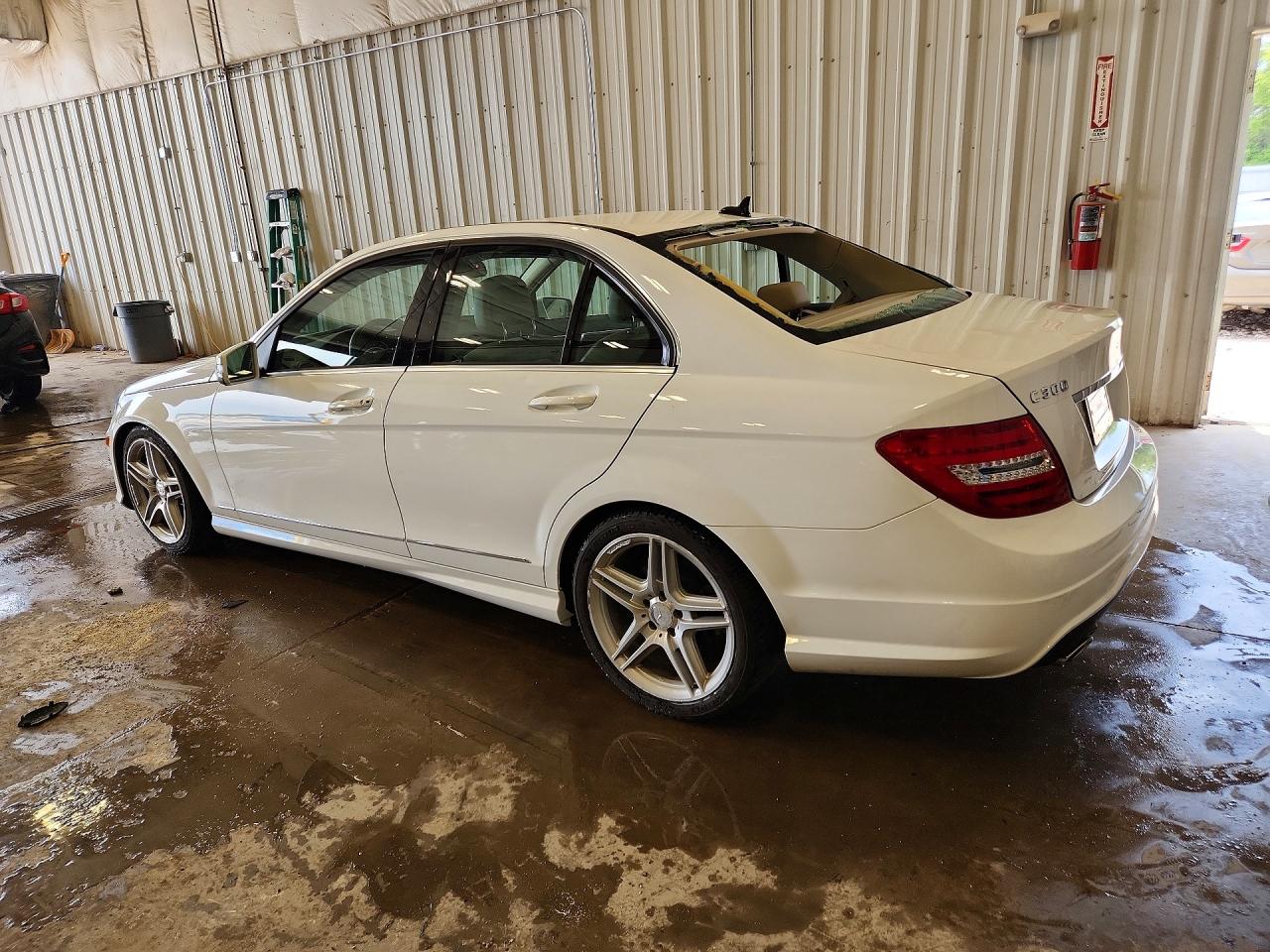 2013 Mercedes-benz C 300 4matic White vin: WDDGF8AB8DR274680