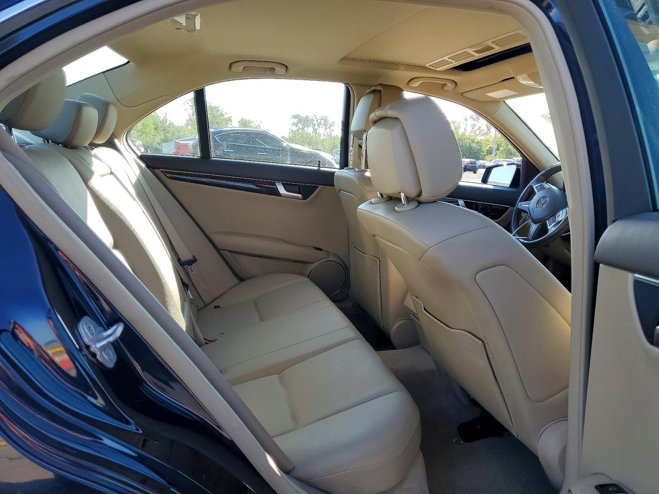 2013 Mercedes-benz C 300 4matic Blue vin: WDDGF8AB8DR281693