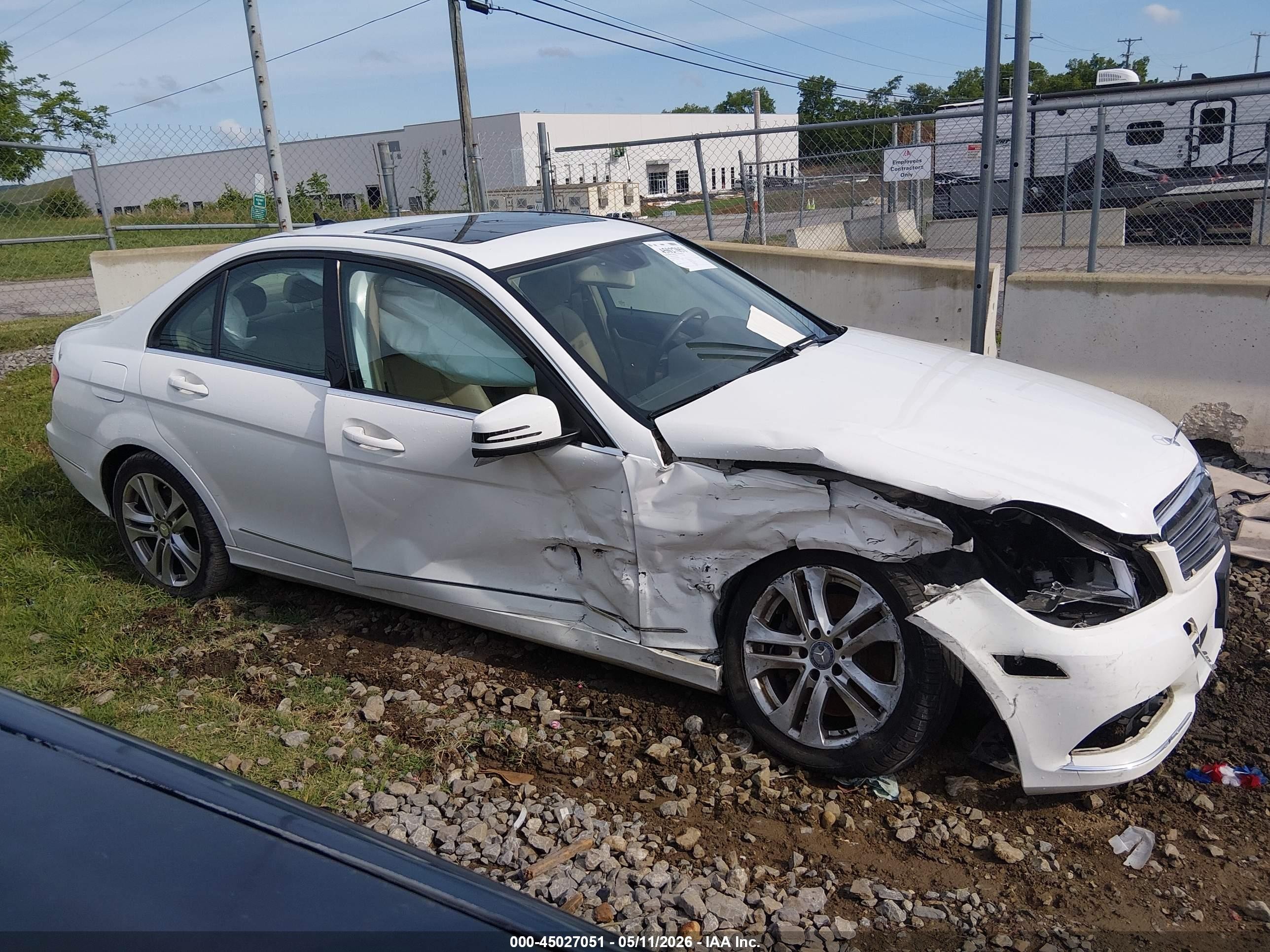 2013 Mercedes-benz C 300 Luxury 4matic White vin: WDDGF8AB8DR287087