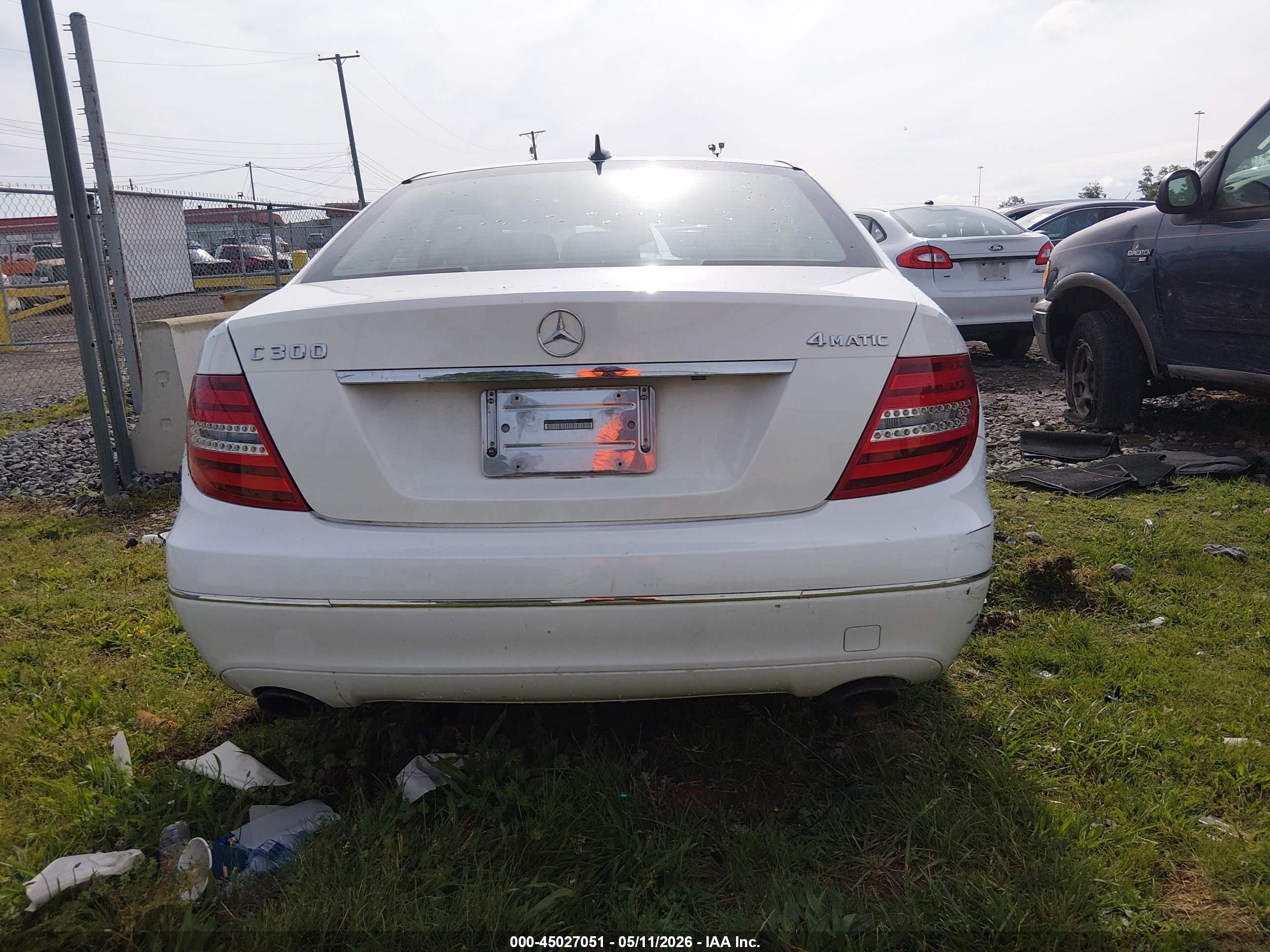 2013 Mercedes-benz C 300 Luxury 4matic White vin: WDDGF8AB8DR287087