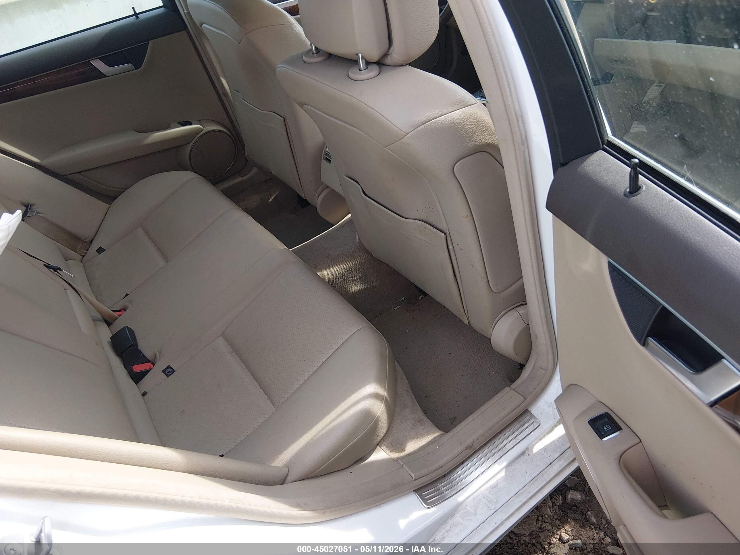 2013 Mercedes-benz C 300 Luxury 4matic White vin: WDDGF8AB8DR287087