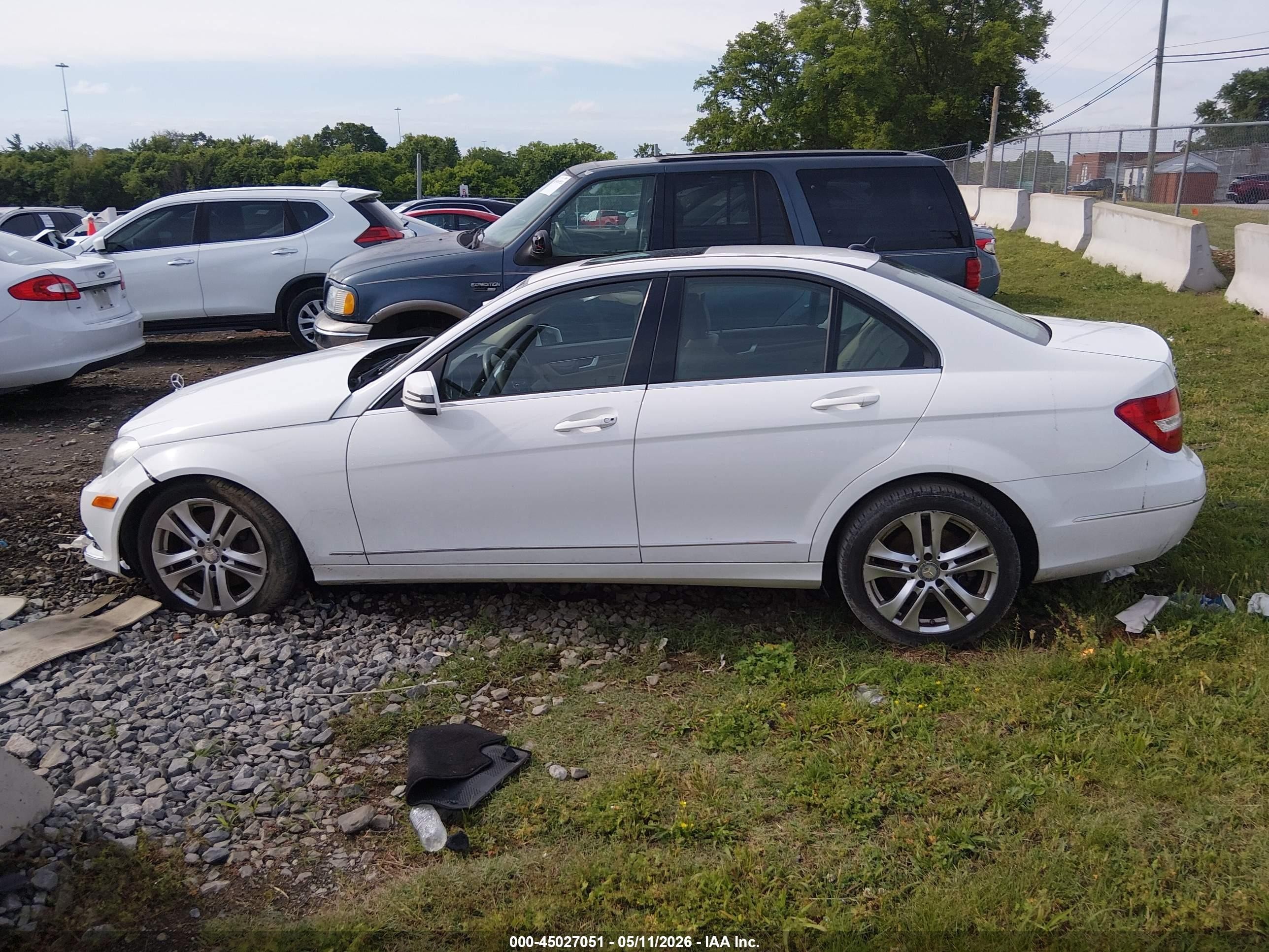 2013 Mercedes-benz C 300 Luxury 4matic White vin: WDDGF8AB8DR287087