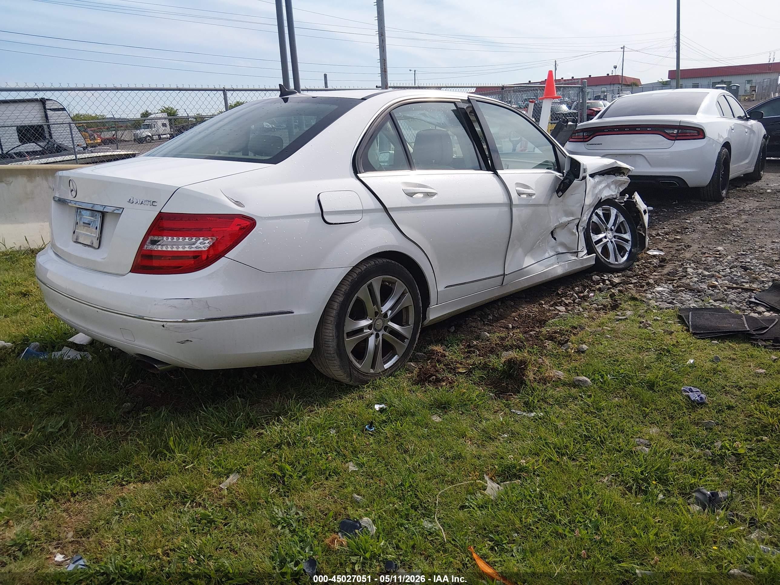 2013 Mercedes-benz C 300 Luxury 4matic White vin: WDDGF8AB8DR287087
