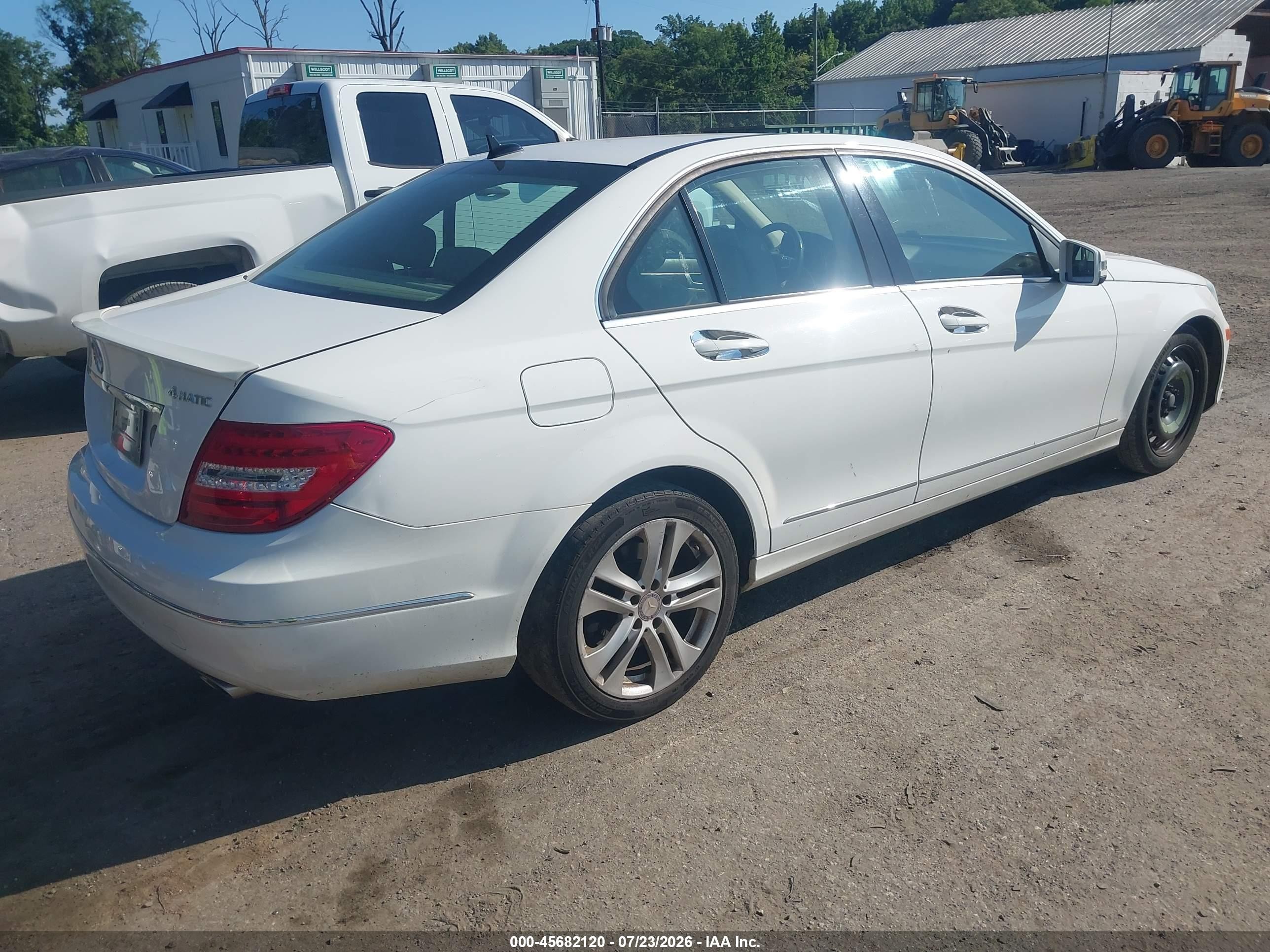 2013 Mercedes-benz C 300 Luxury 4matic White vin: WDDGF8AB8DR290460