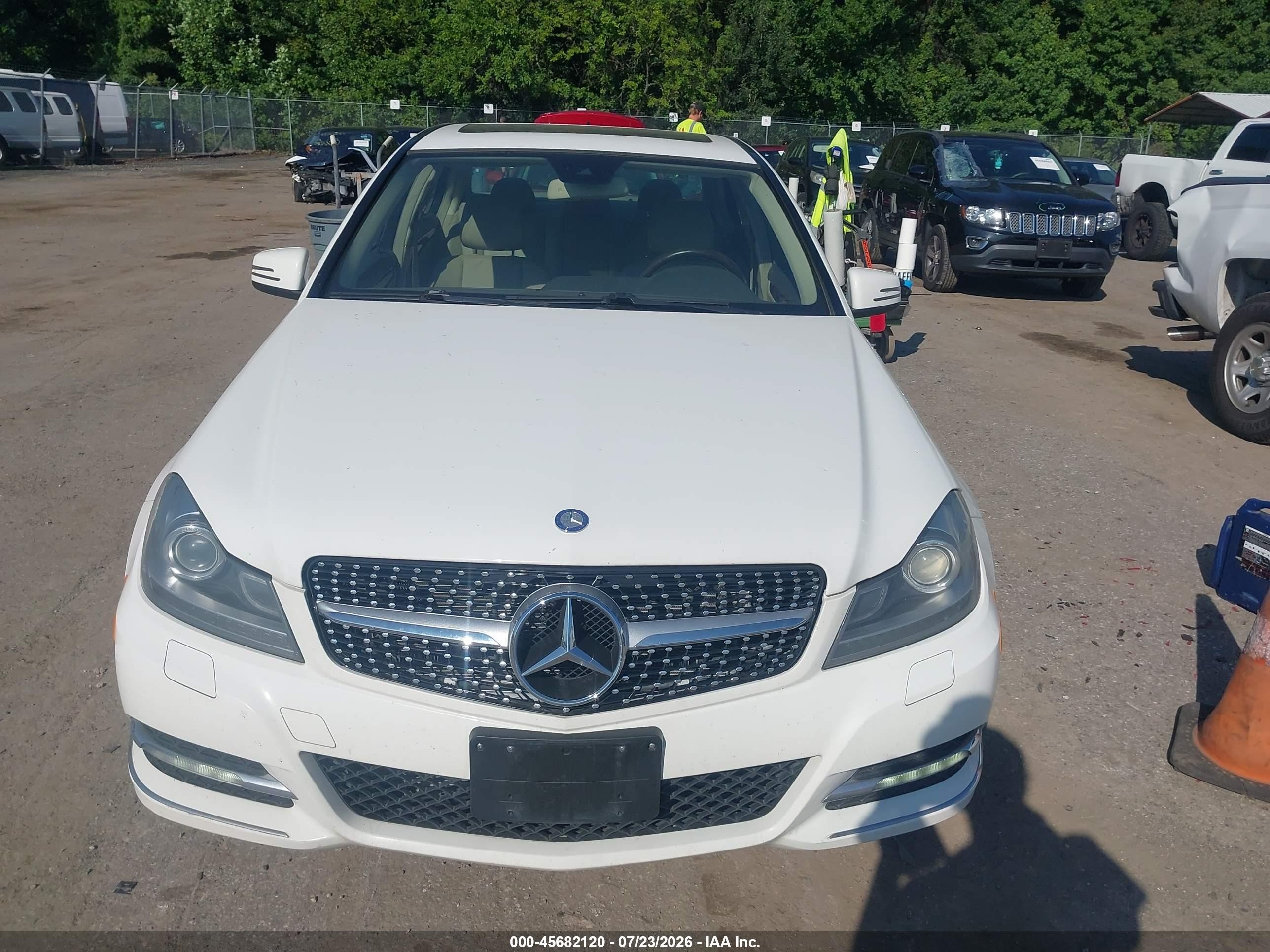 2013 Mercedes-benz C 300 Luxury 4matic White vin: WDDGF8AB8DR290460