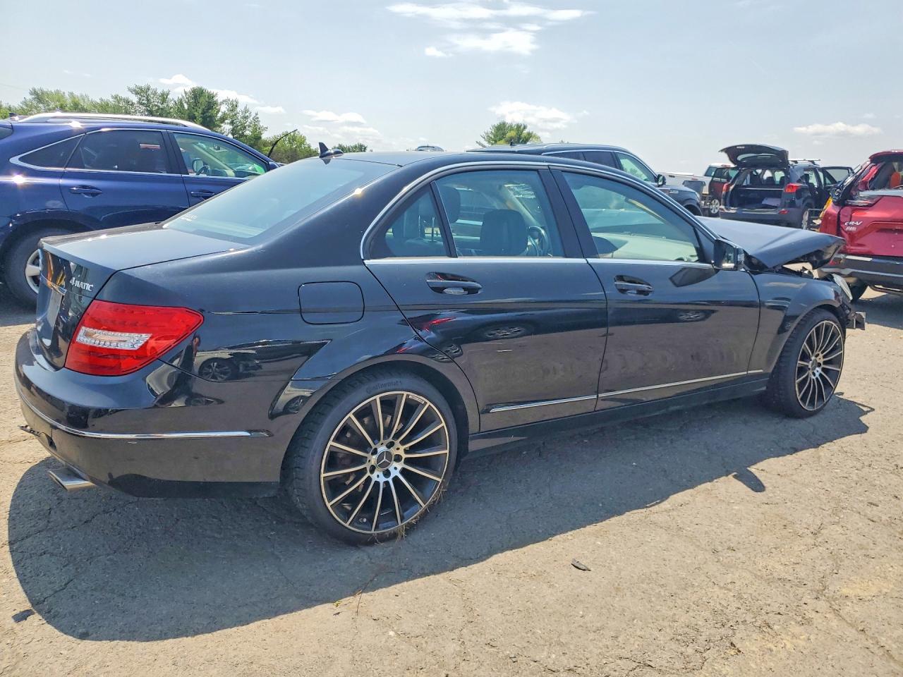 2013 Mercedes-benz C 300 4matic Черный vin: WDDGF8AB8DR295870