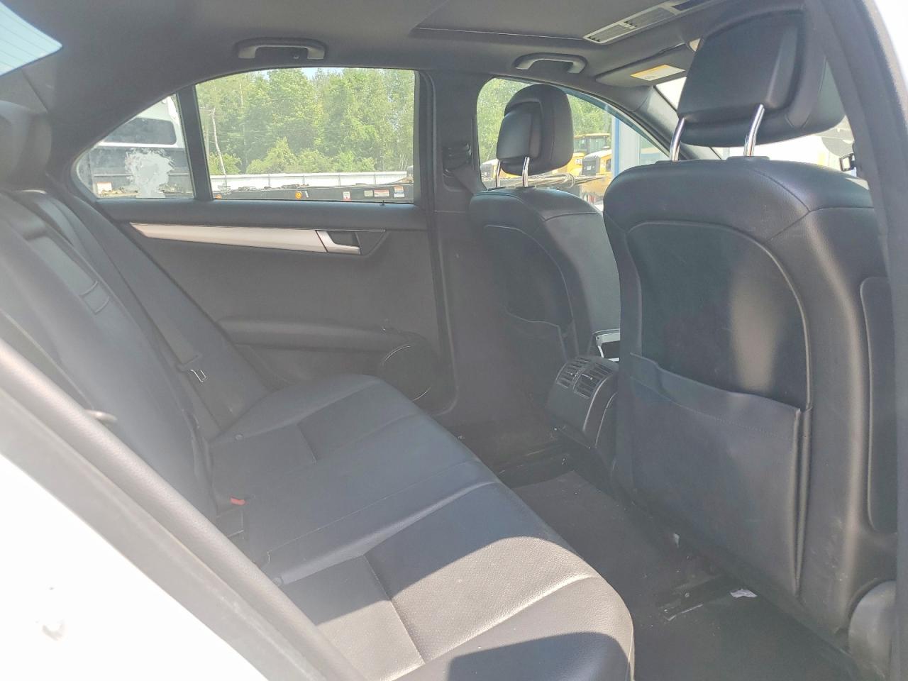 2013 Mercedes-benz C 300 4matic White vin: WDDGF8AB8DR296954